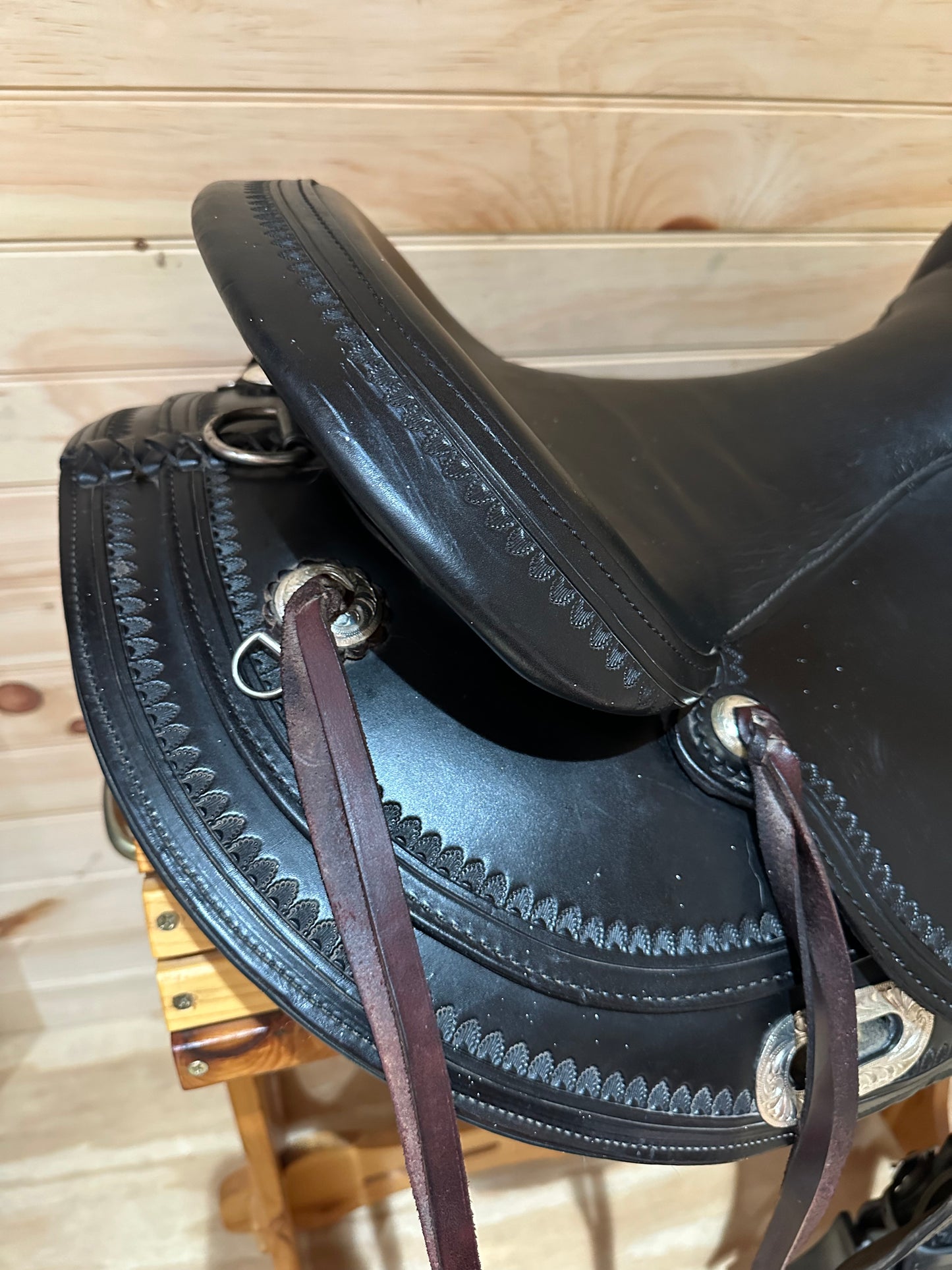 16” Circle Y Omaha Flex-Lite Round Skirt Western Trail Saddle Model 1554