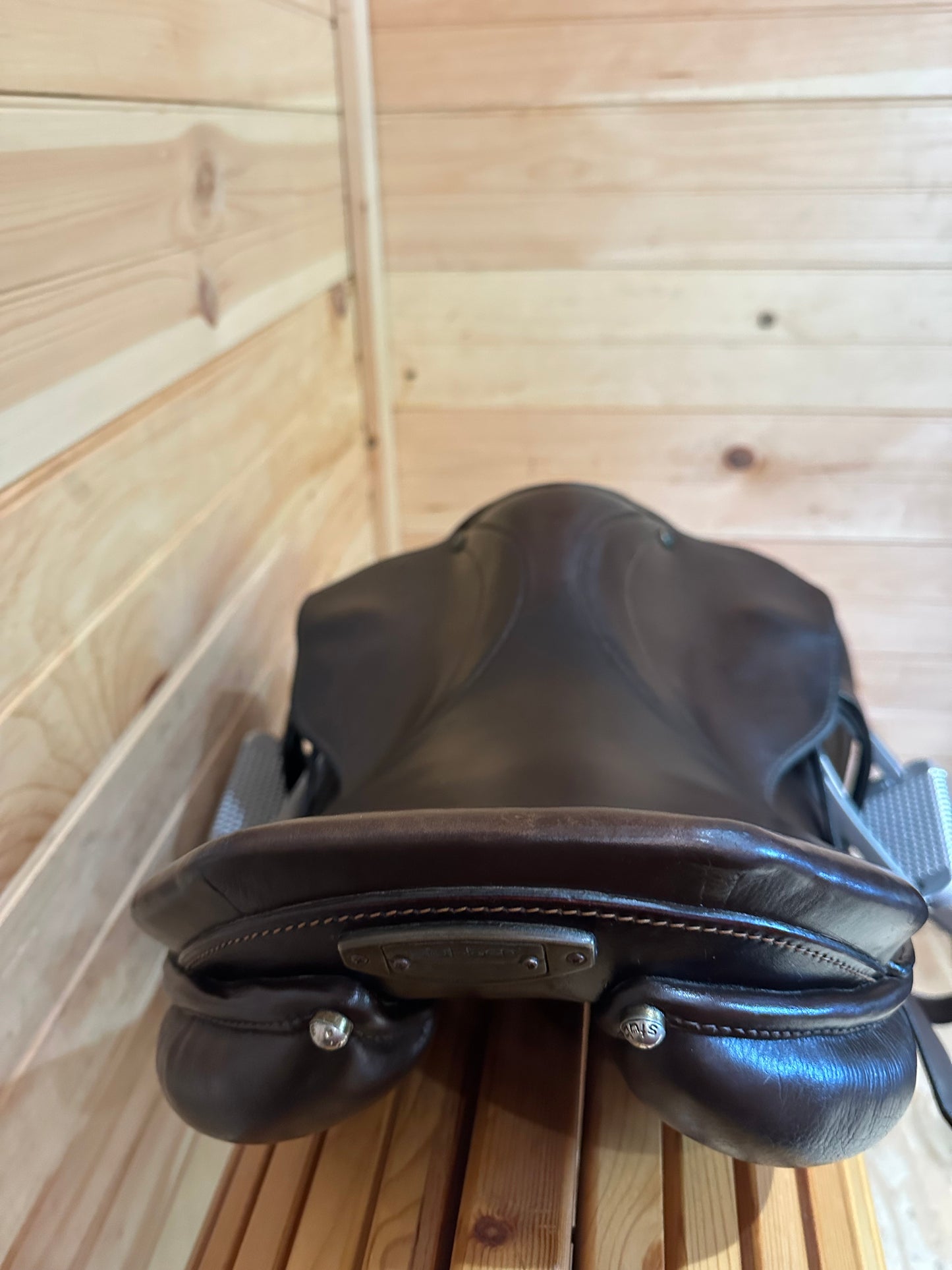 17.5” Stubben Genesis Deluxe CC Jumping Saddle (31cm)