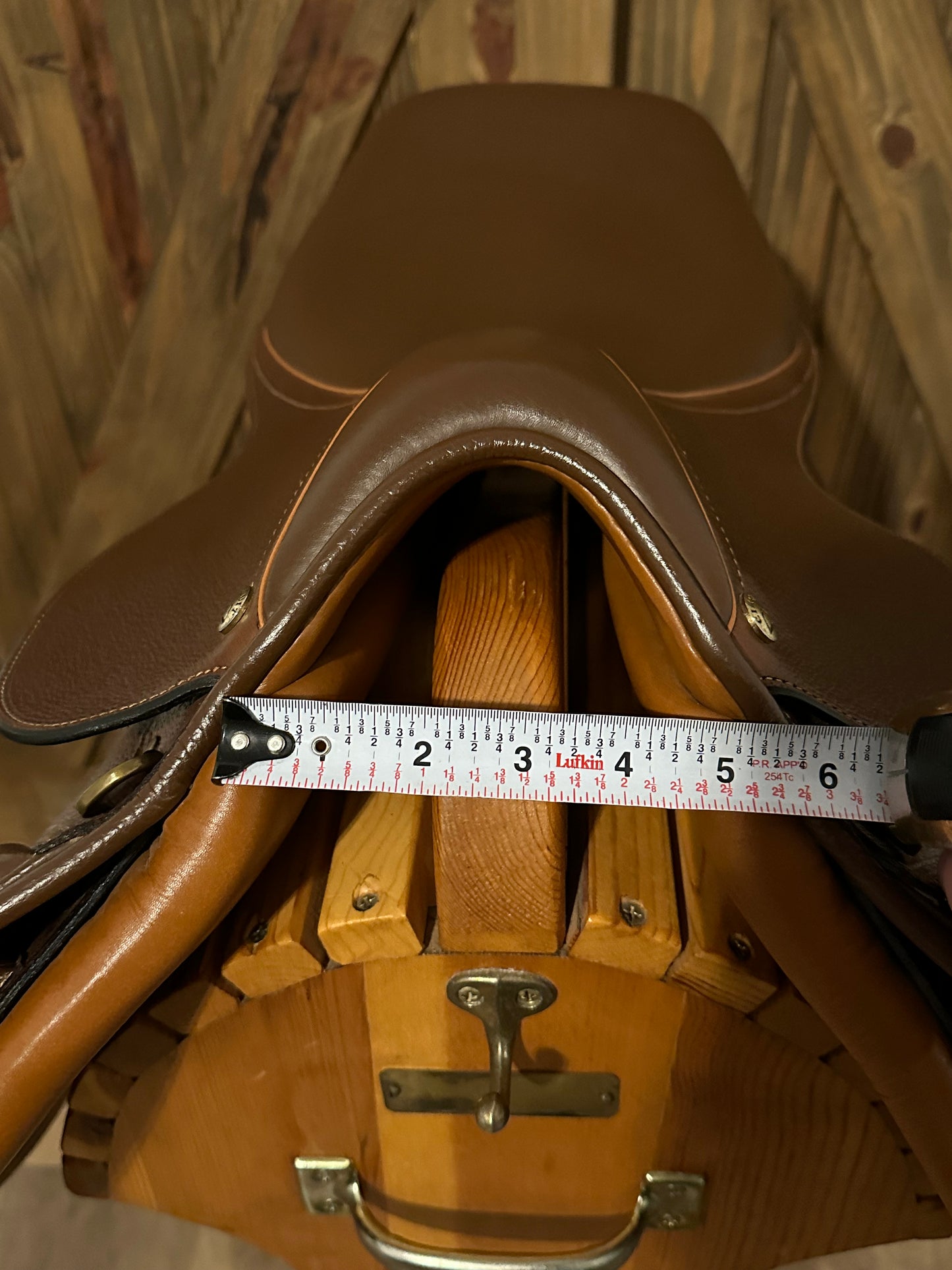 16.5” Dover Circuit close contact jumping Saddle