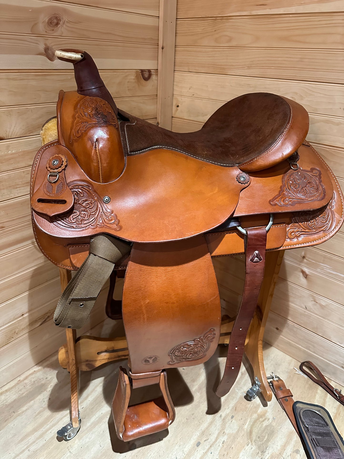15.5” Circle Y All-Around Roping Western Saddle Model 3767