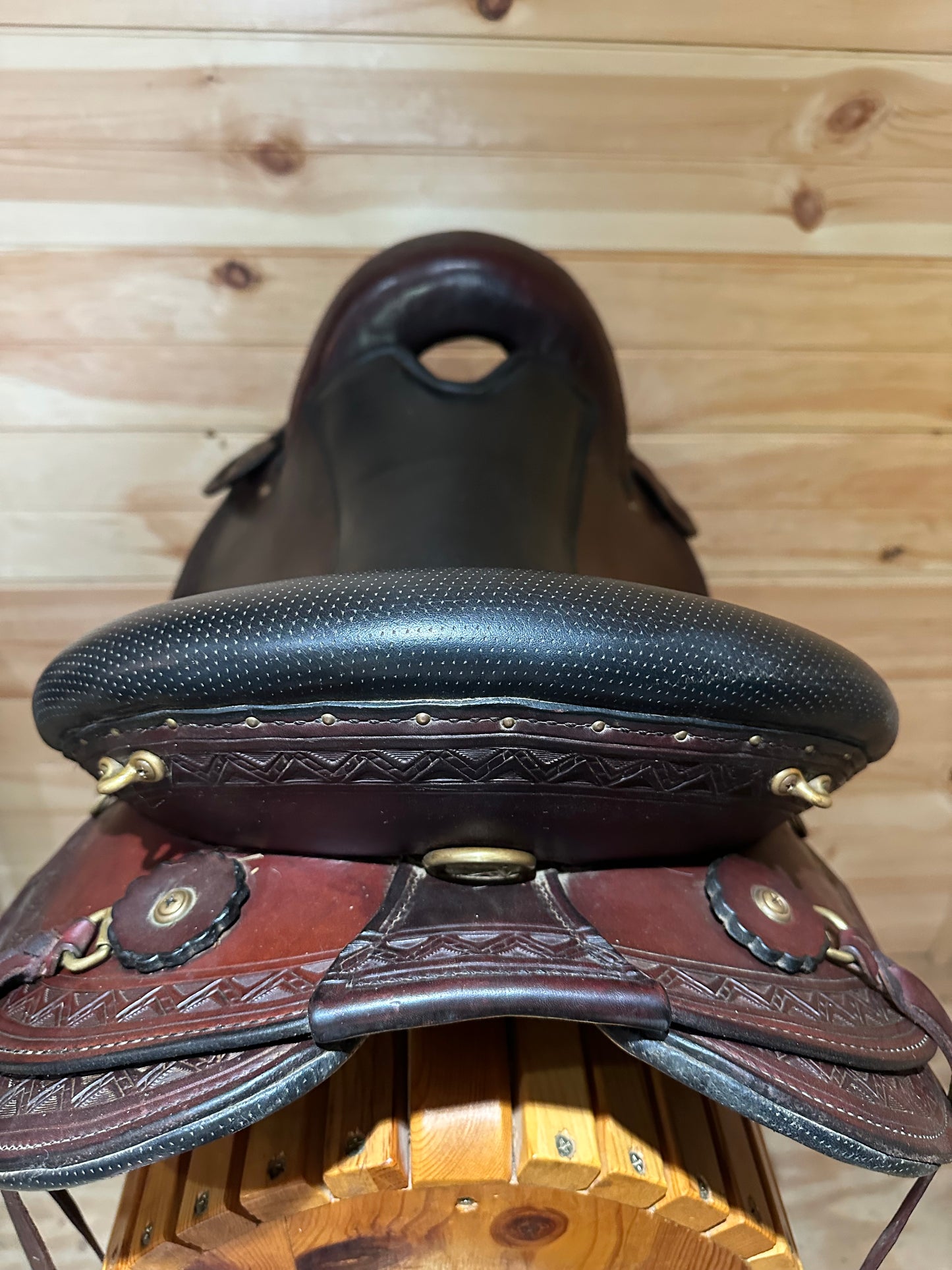 18” Big Horn Sil-Cush Flex Endurance trail saddle Model 1685.8