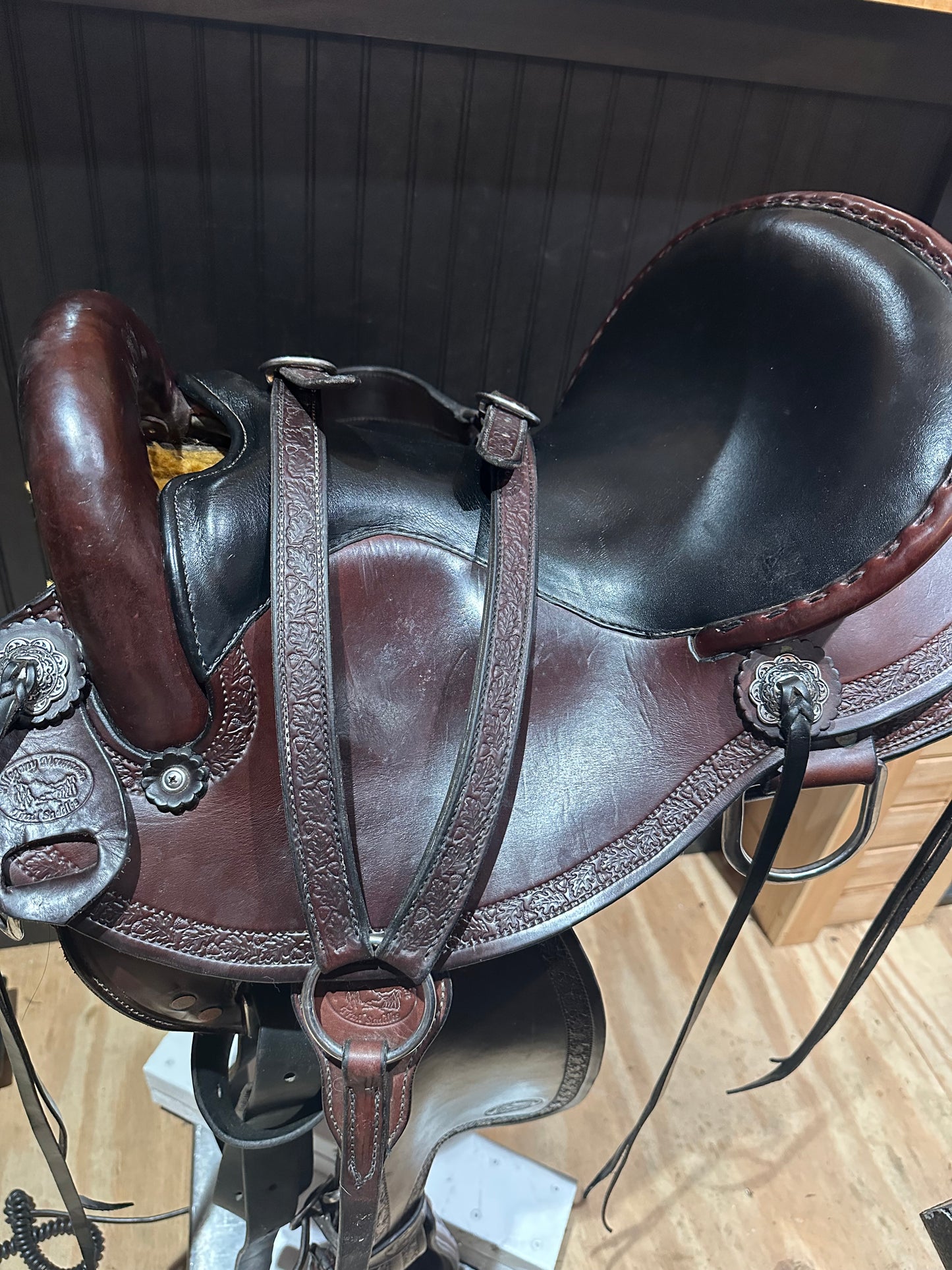 15.5” Allegany Mountain Saddlery Endurance Trail Saddle