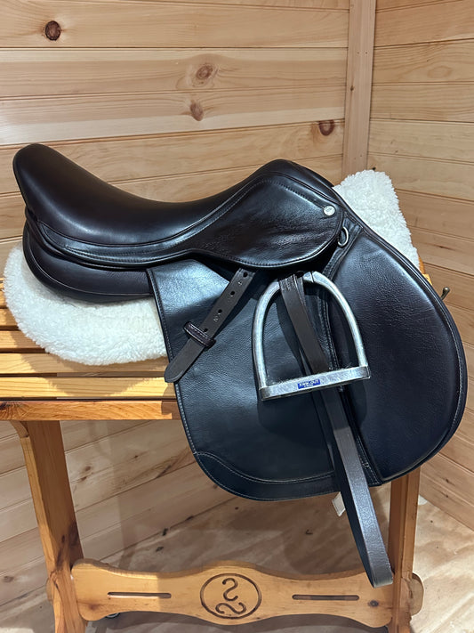17.5” Royal Heritage Jumping Saddle *Adjustable Gullet*