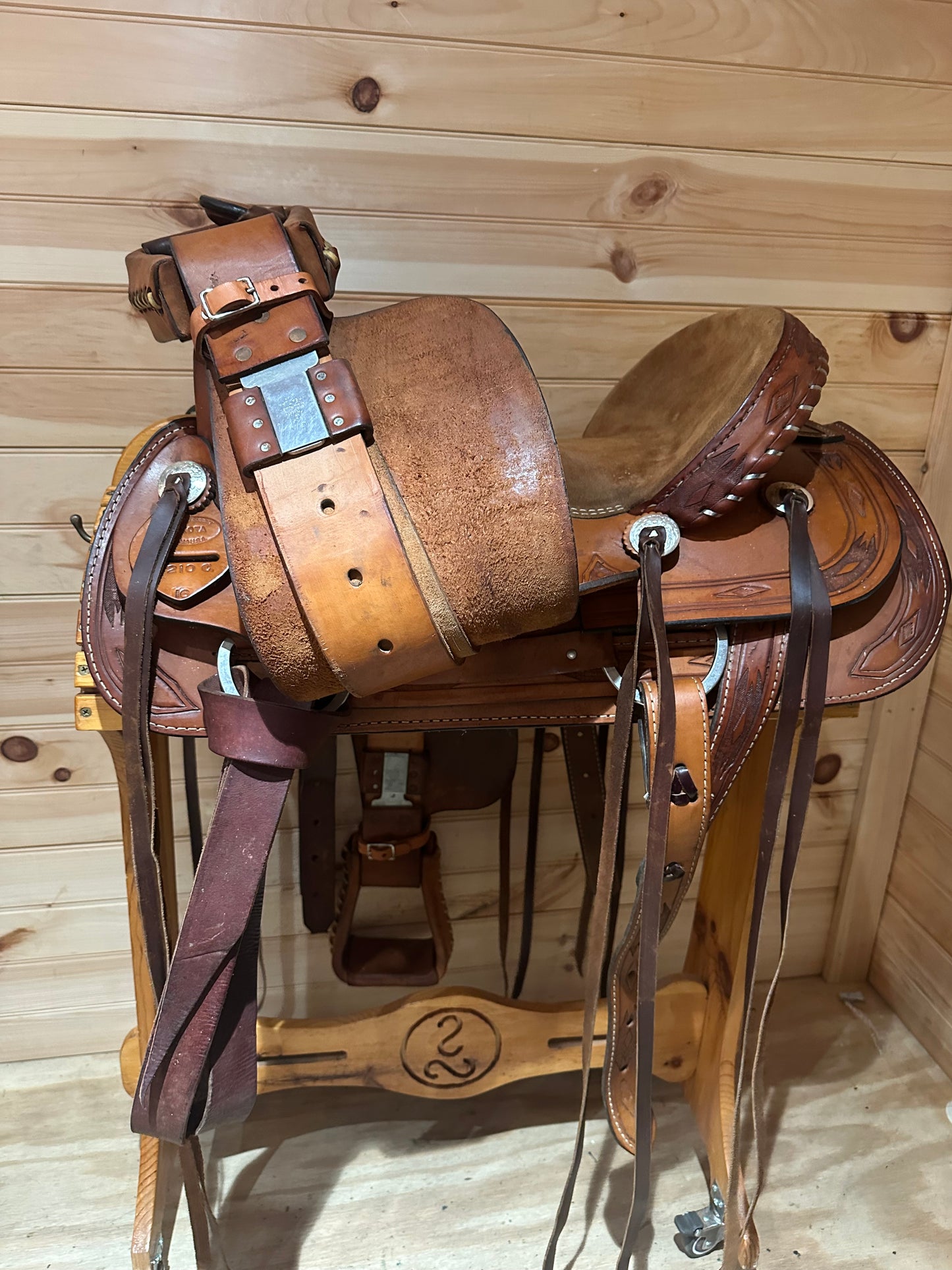 16” Dakota Saddlery Roping Saddle Model 210C