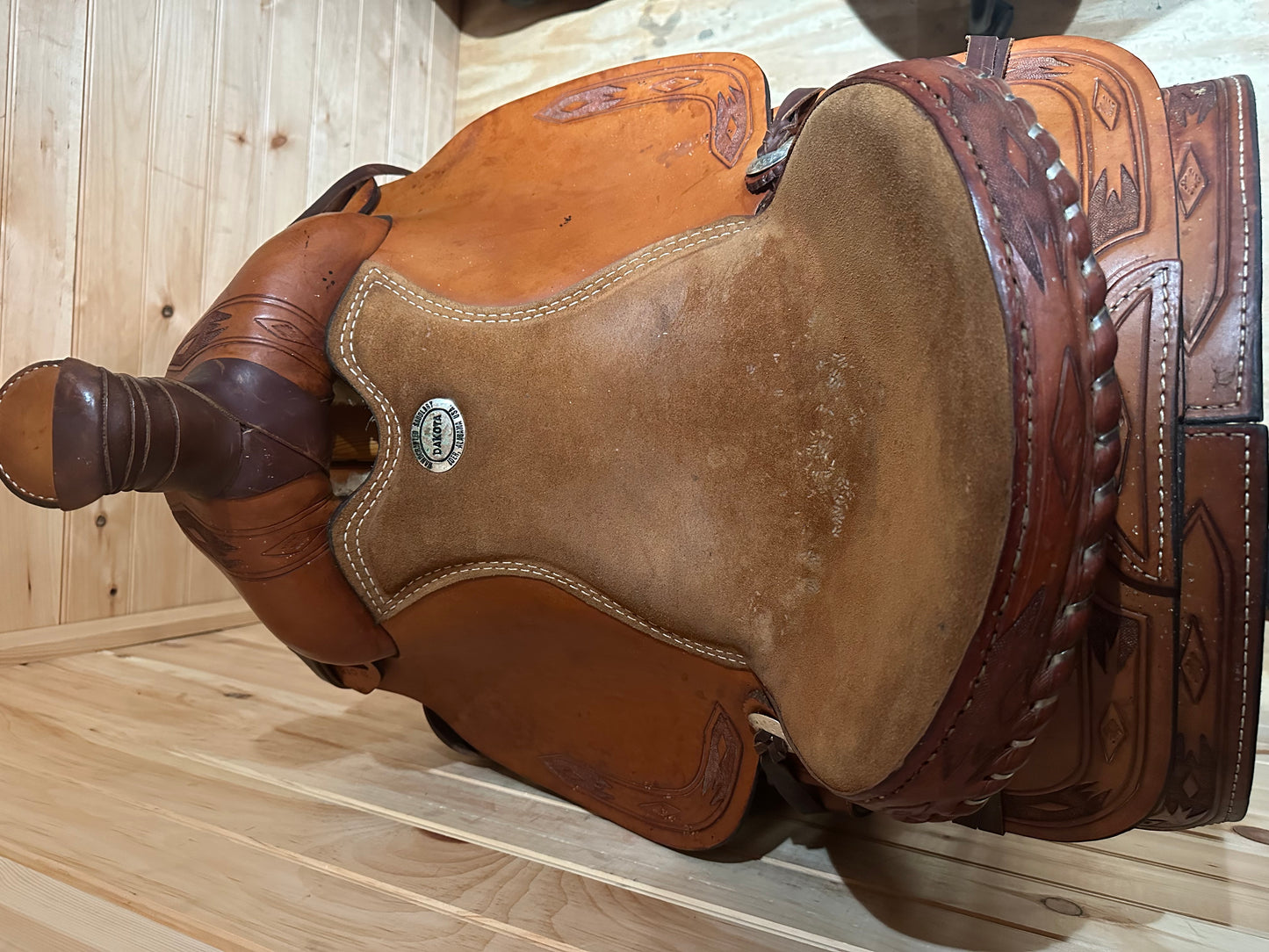 16” Dakota Saddlery Roping Saddle Model 210C