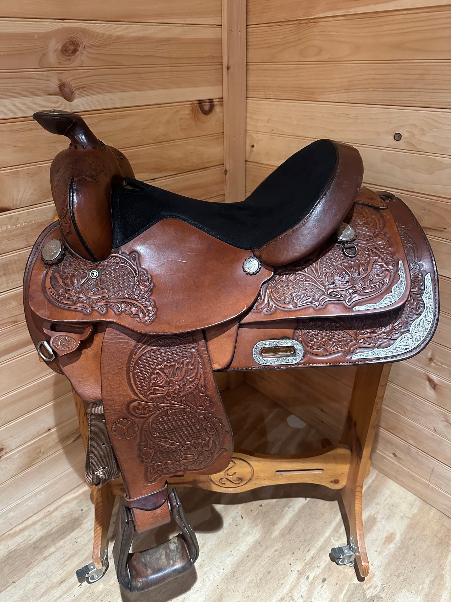 15” Circle Y Western Show Saddle Model 3875