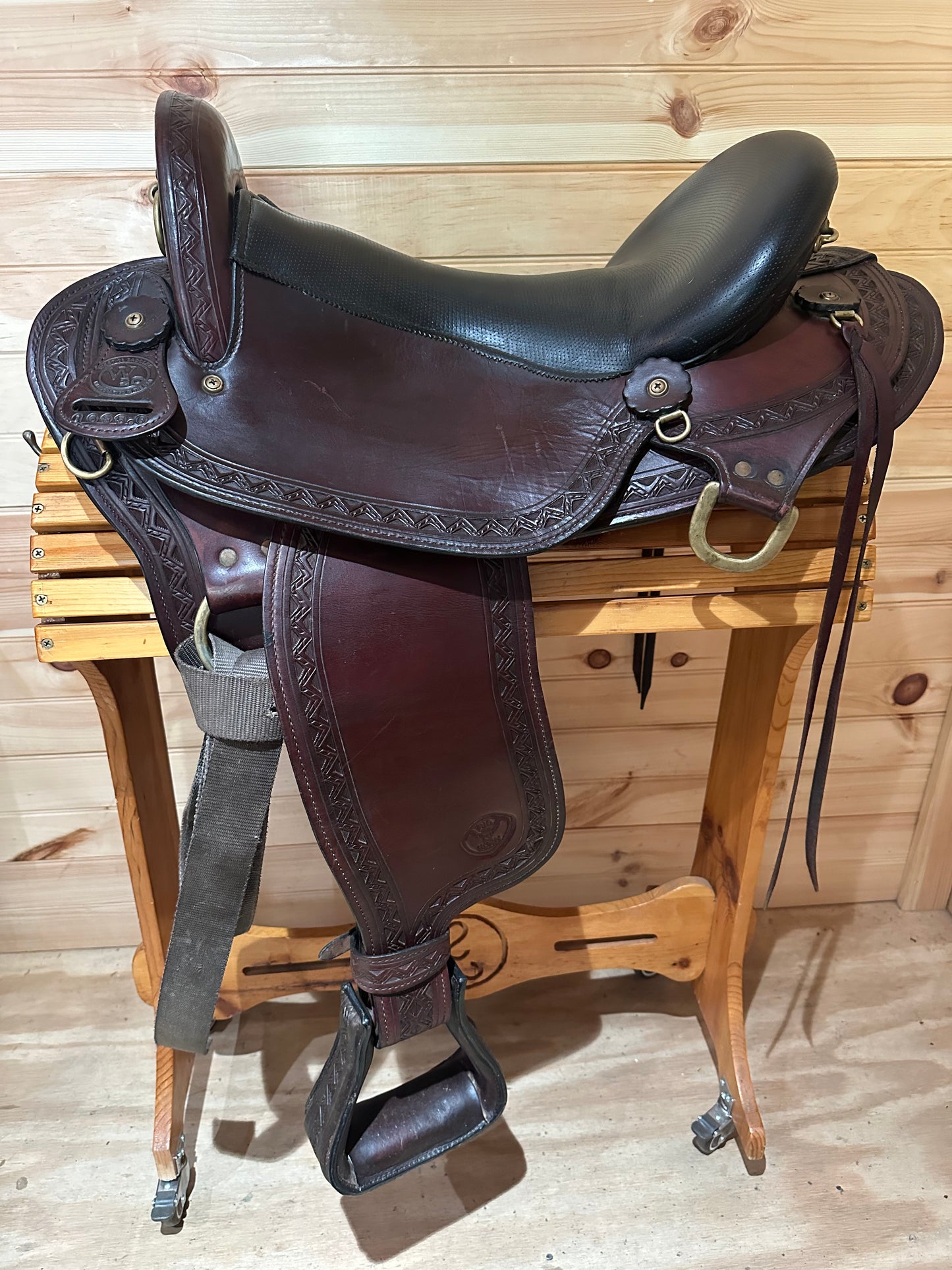 18” Big Horn Sil-Cush Flex Endurance trail saddle Model 1685.8
