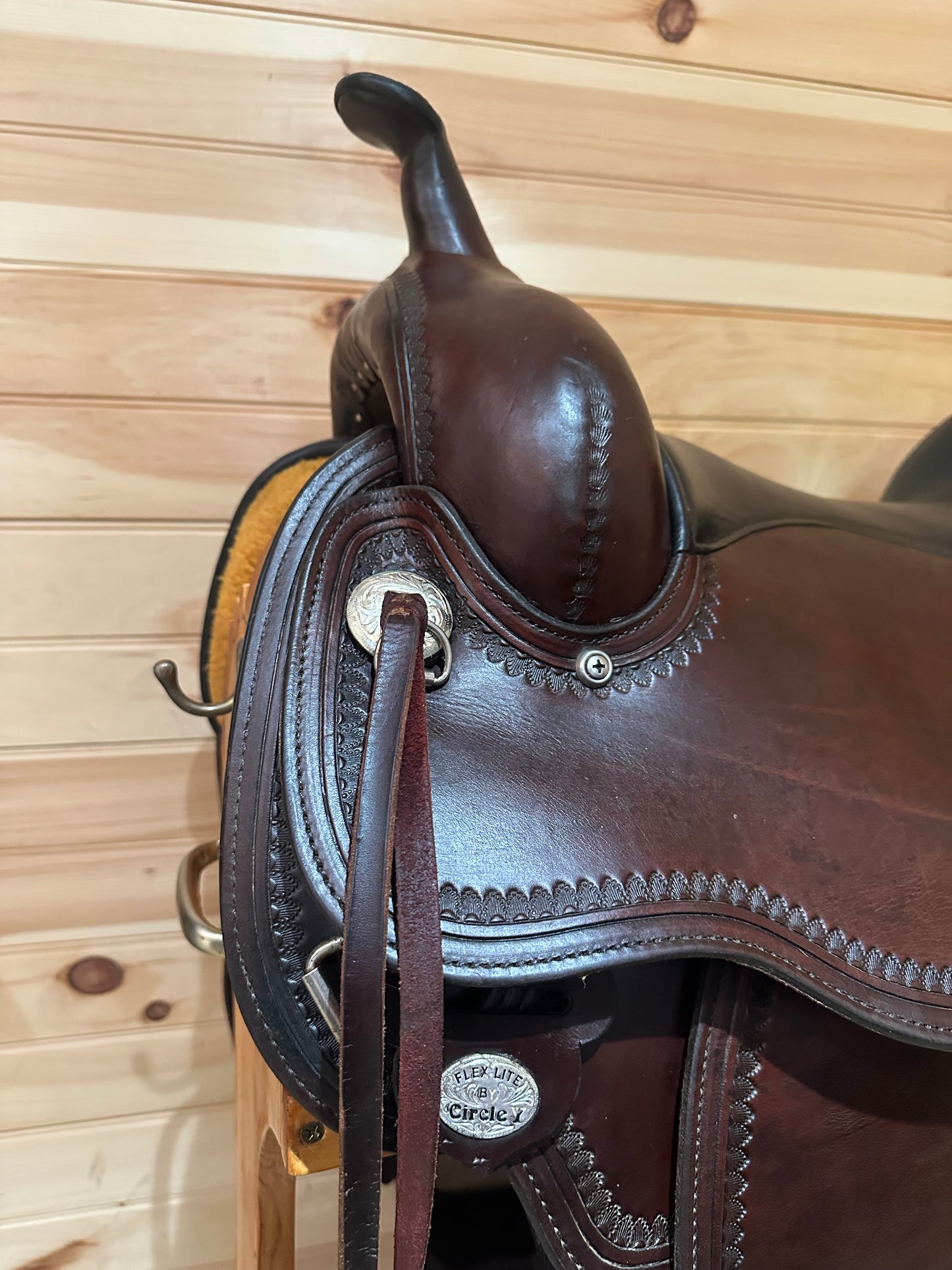 17” Circle Y Omaha Flex-Lite Round Skirt Western Trail Saddle Model 1554