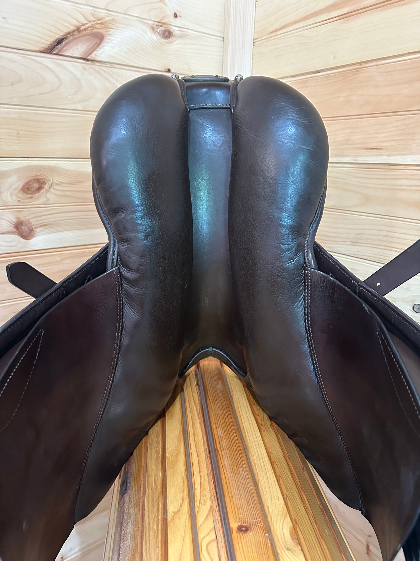 17.5” Stubben Genesis Deluxe CC Jumping Saddle (31cm)