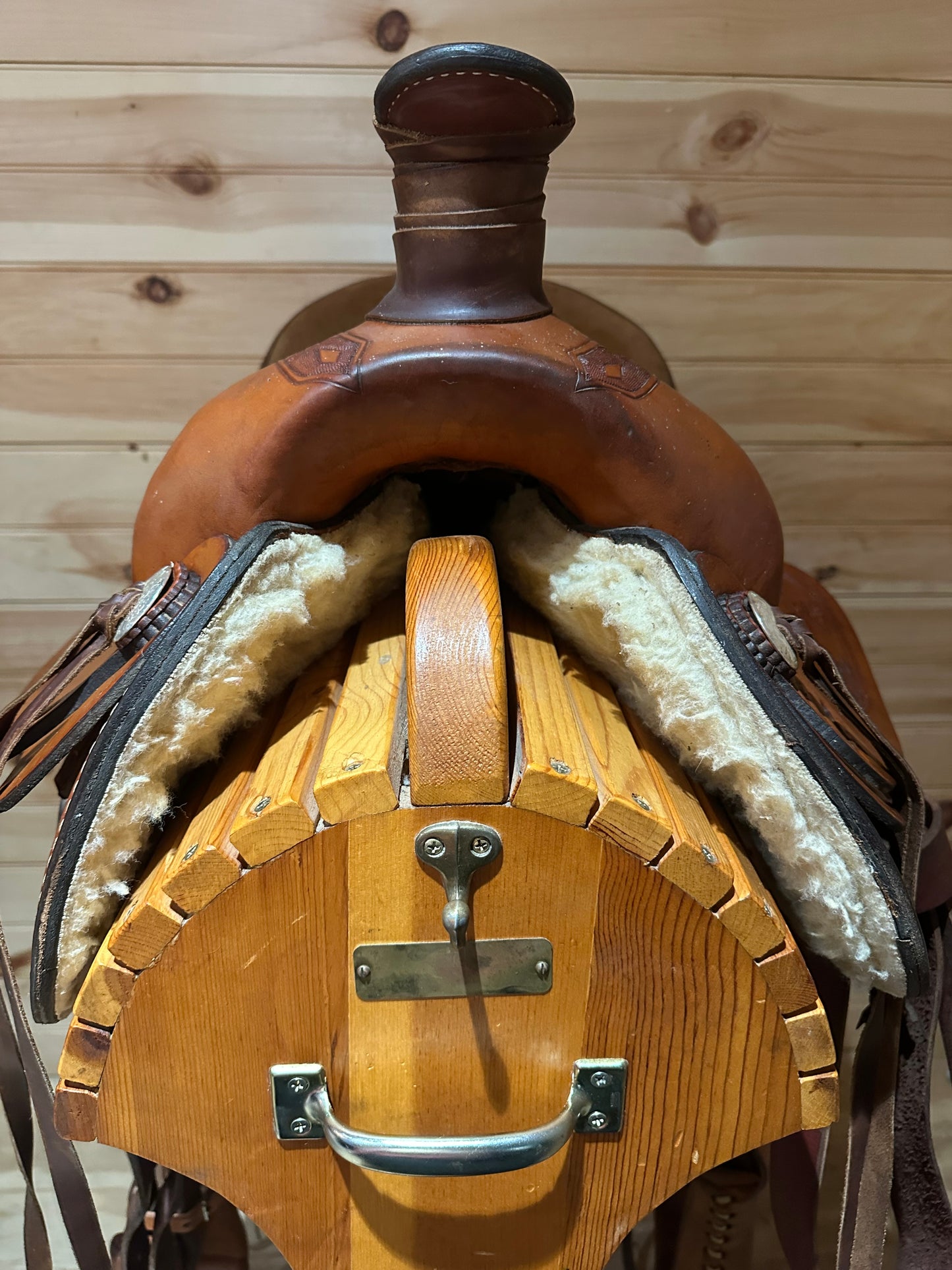 16” Dakota Saddlery Roping Saddle Model 210C