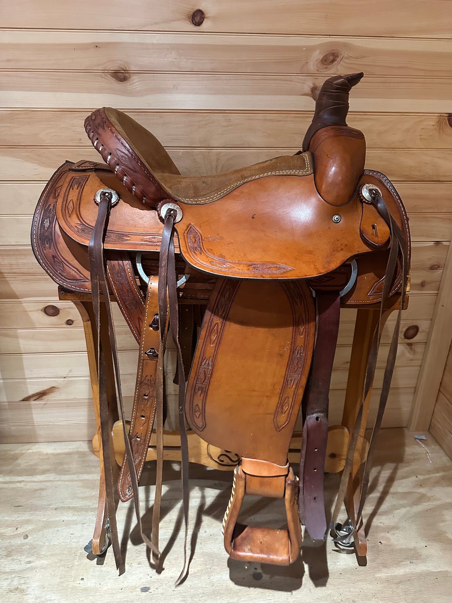 16” Dakota Saddlery Roping Saddle Model 210C