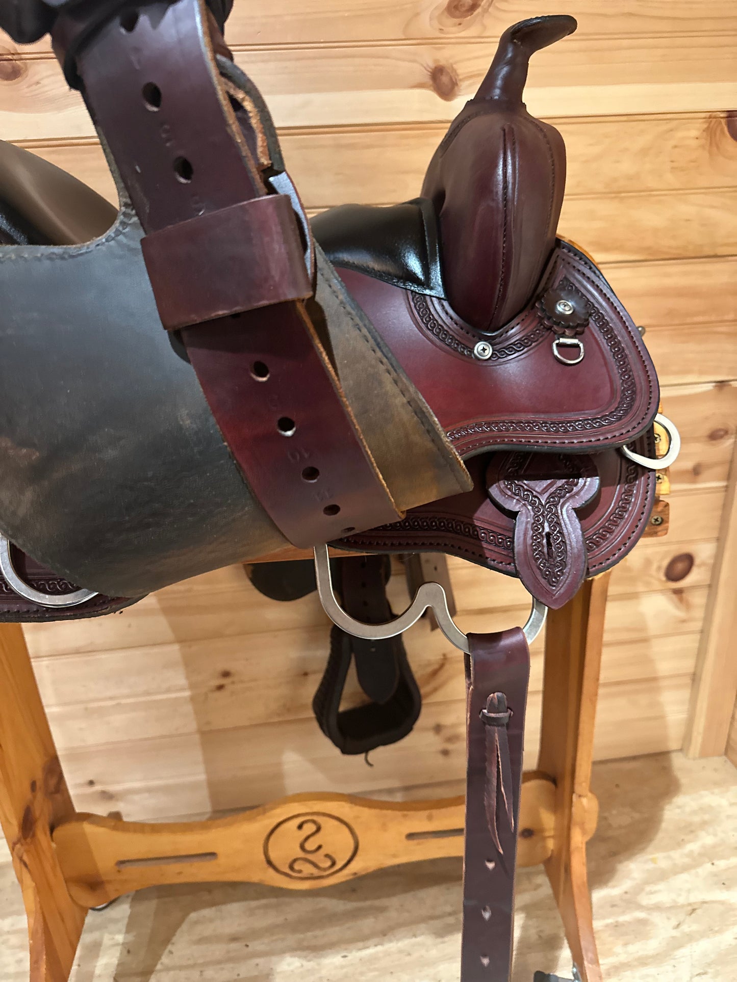 15” Stagecoach West Trail Classic Western Saddle By Circle Y Model 5618 (2024 Year)