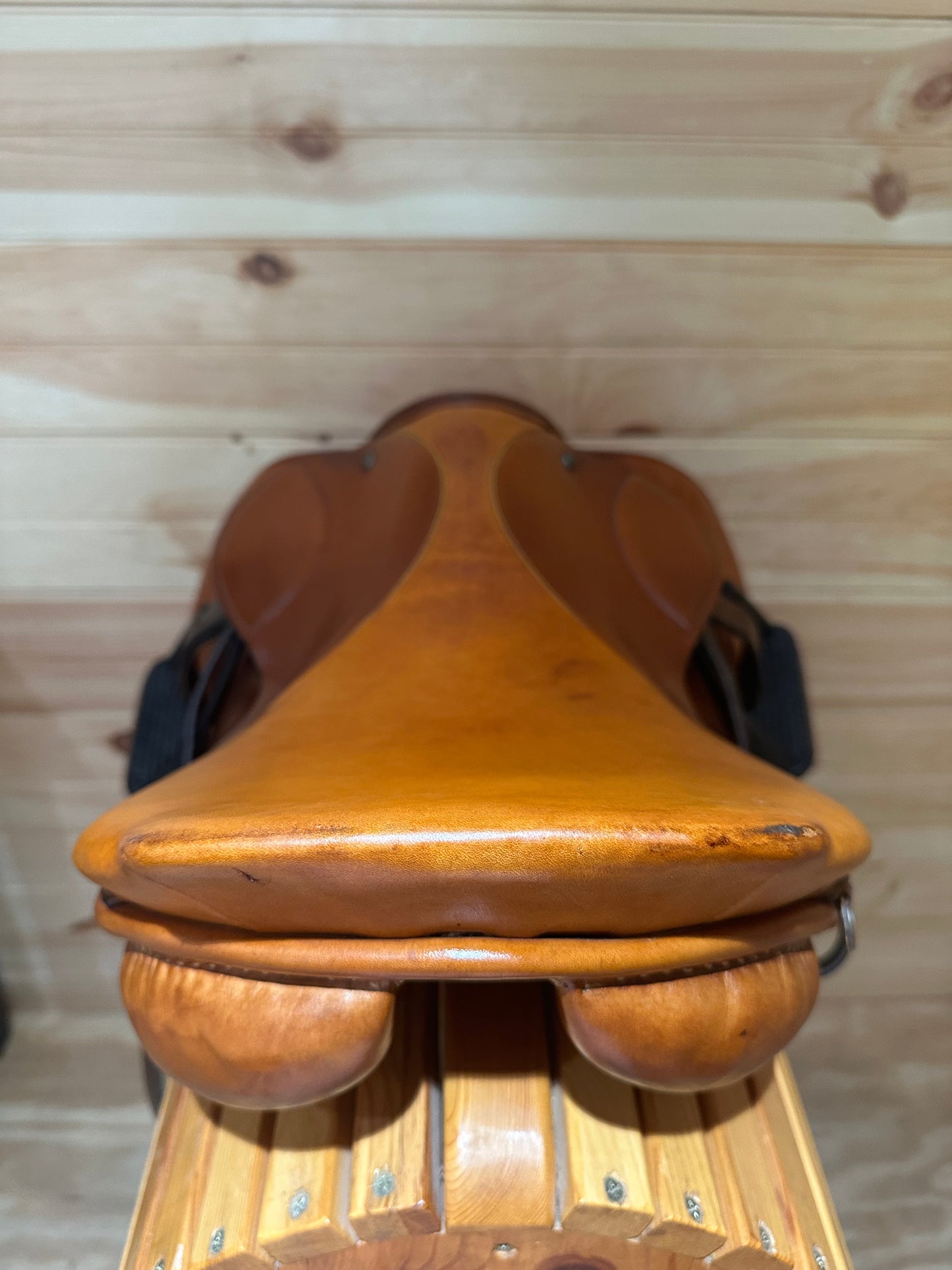 18” Stubben Lohengrin CS Elite Saddle (32cm)
