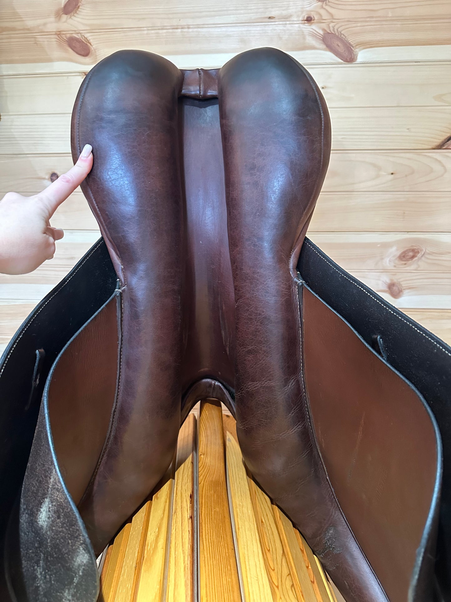 19” Custom Saddlery Cynron Saddle