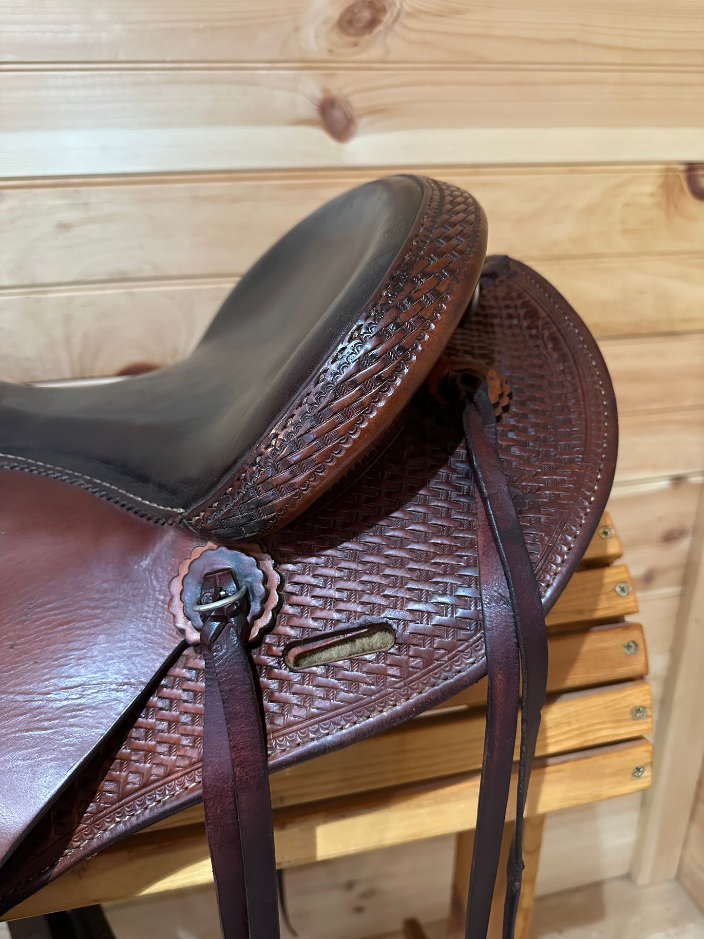 16” Crates Equi-Fit Arabian Endurance Trail Saddle Model 2192
