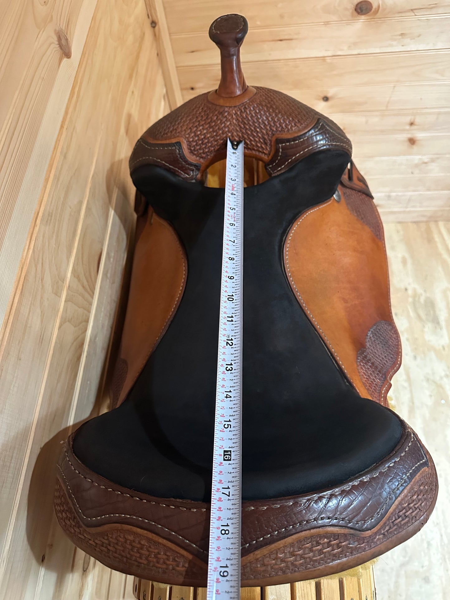 17” Len Brown’s Custom Black Mesa Pocket Racer Barrel Western Saddle