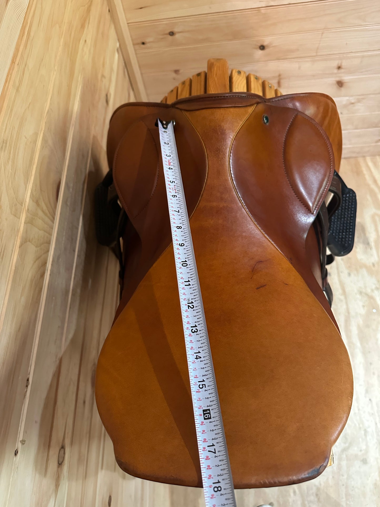 18” Stubben Lohengrin CS Elite Saddle (32cm)