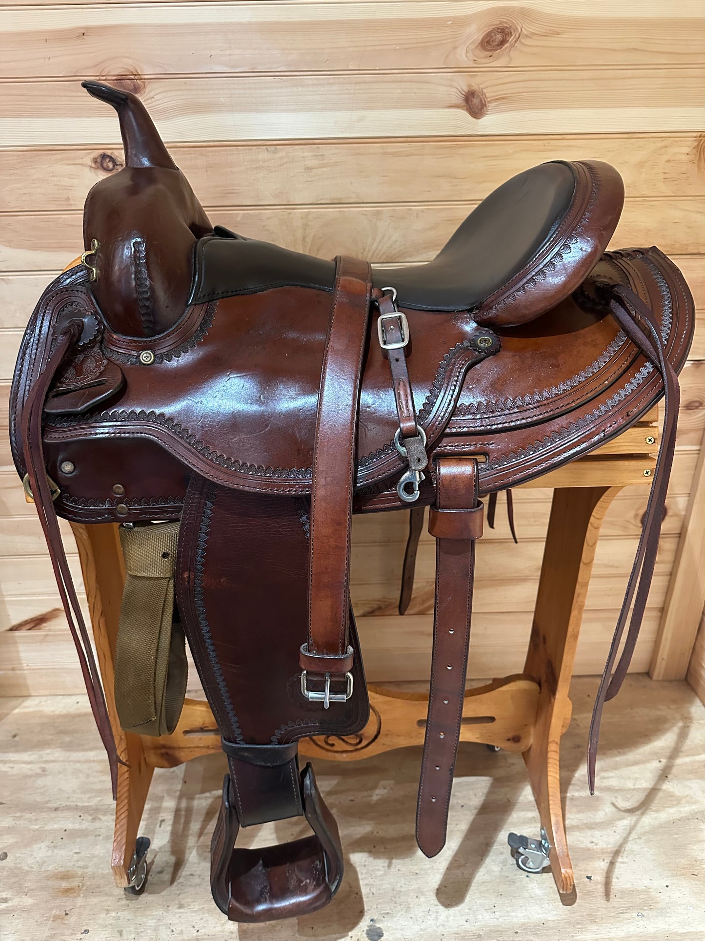 16” Circle Y Flex-Lite Round Skirt Western Trail Saddle Model 1548