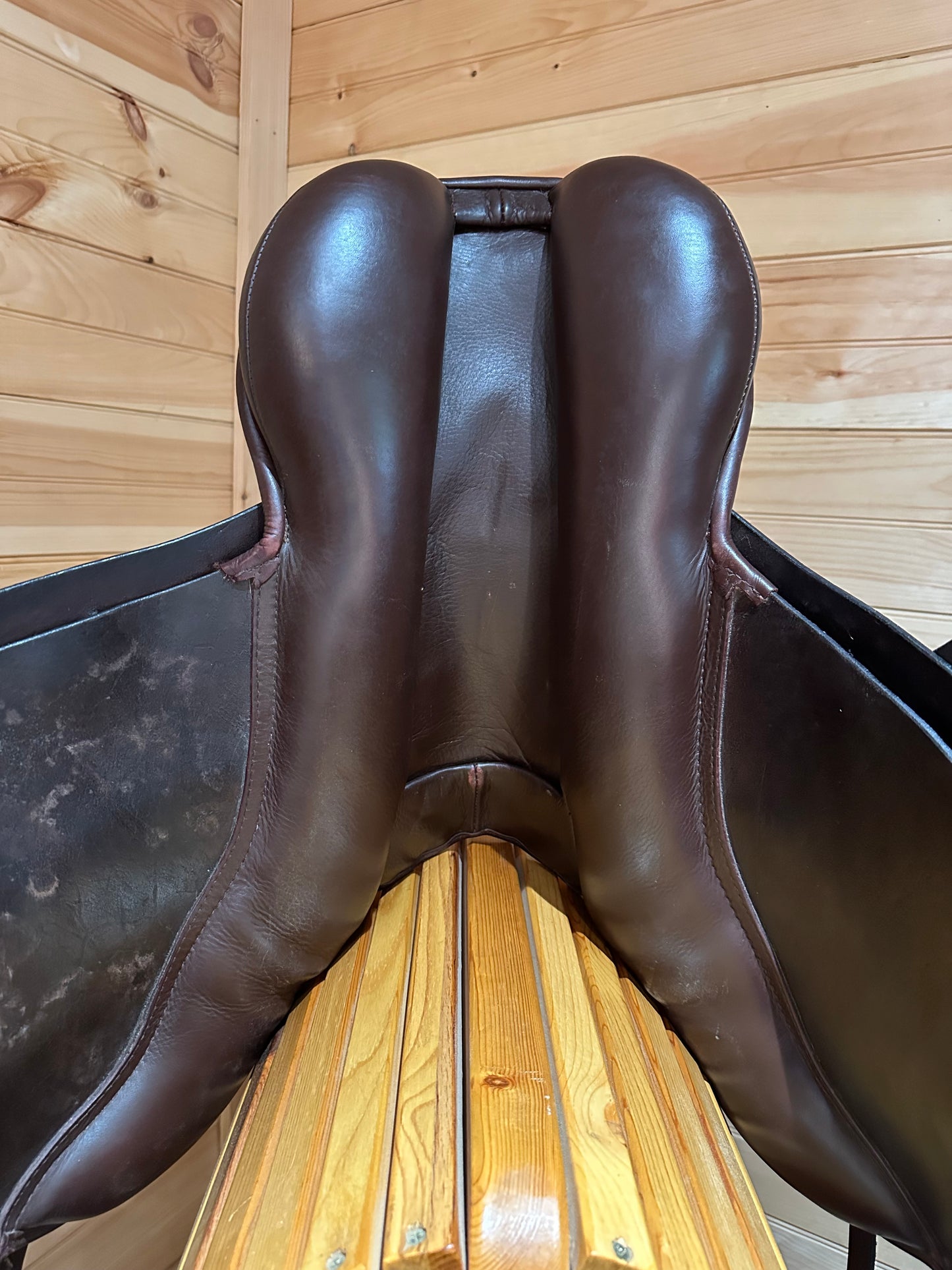 18” Duett Presto Jumping Saddle (36cm Extra-Wide Hoop)