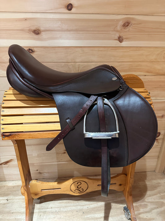 18” Duett Presto Jumping Saddle (36cm Extra-Wide Hoop)