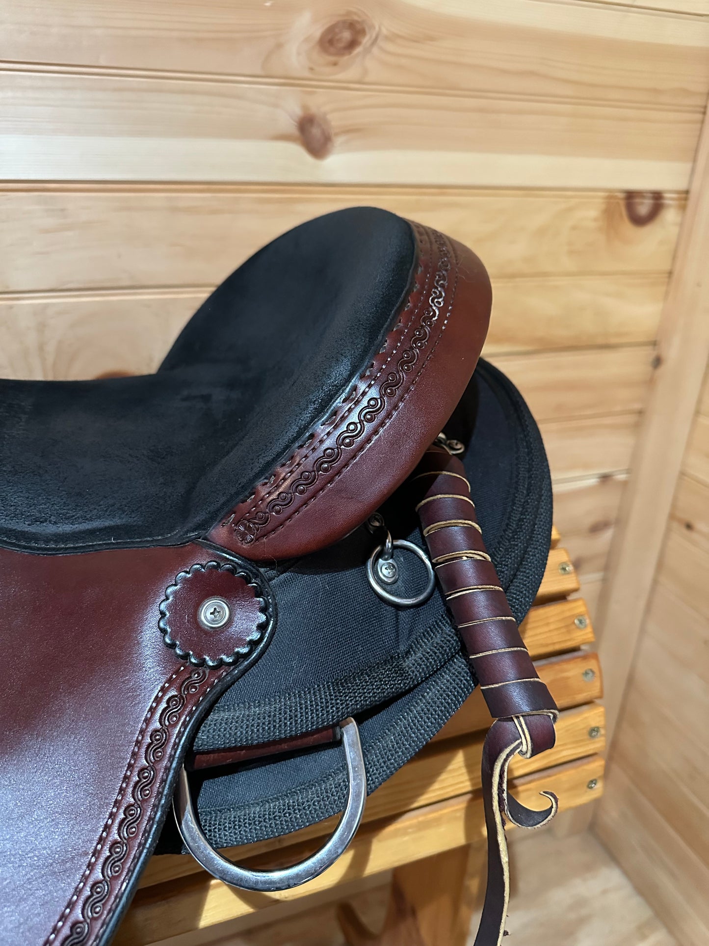 16” Crest Ridge Saddlery Sentry Lite Western Trail Saddle