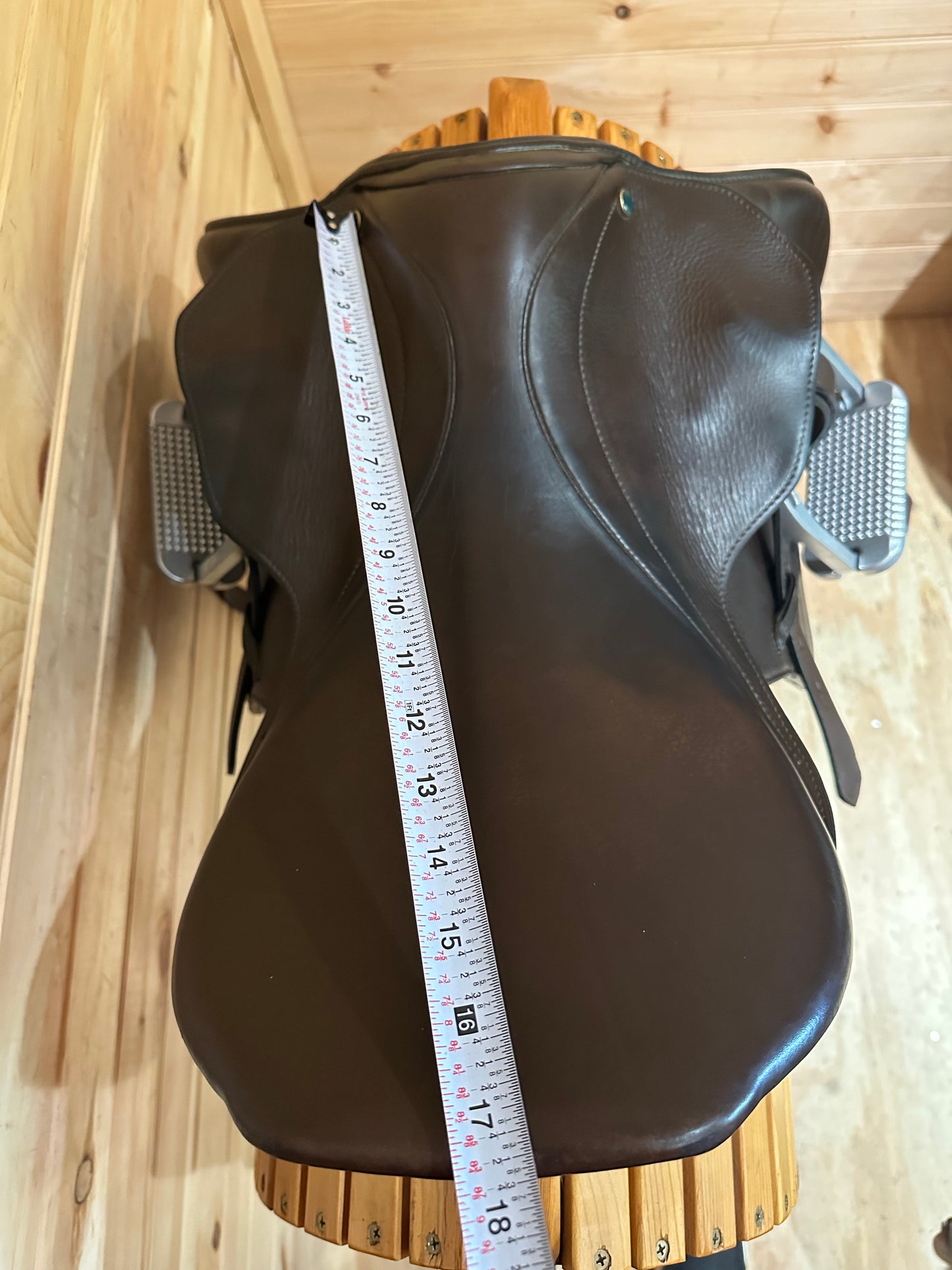 17.5” Stubben Genesis Deluxe CC Jumping Saddle (31cm)