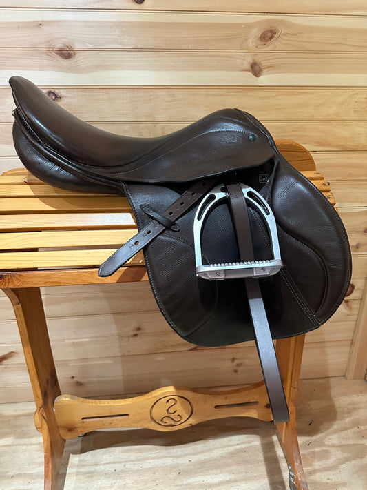 17.5” Stubben Genesis Deluxe CC Jumping Saddle (31cm)
