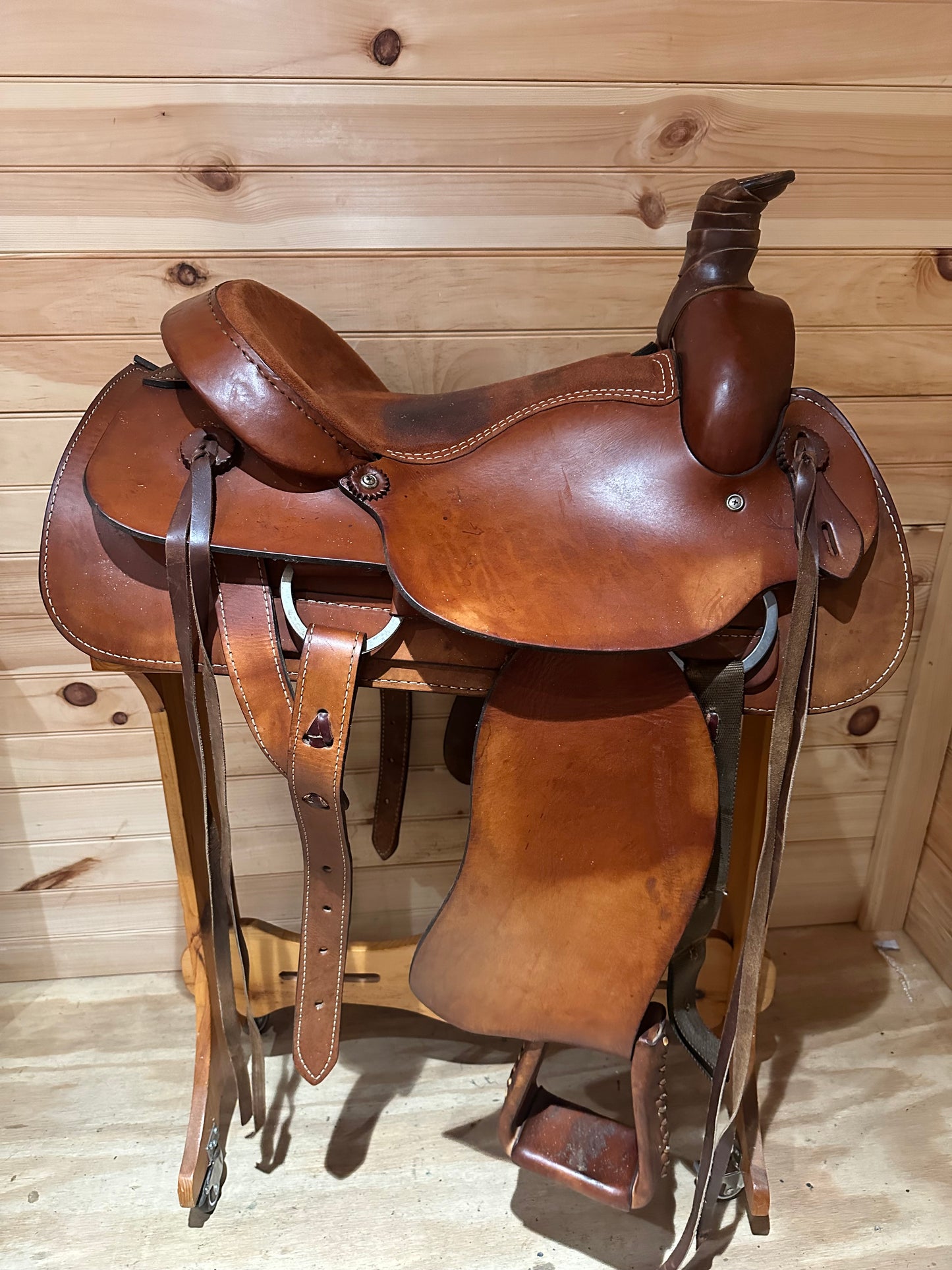 16” Dakota Saddlery Roping Saddle Model 500