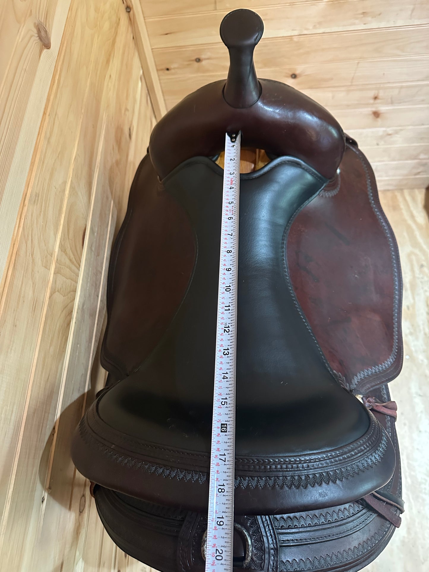 17” Circle Y Omaha Flex-Lite Round Skirt Western Trail Saddle Model 1554