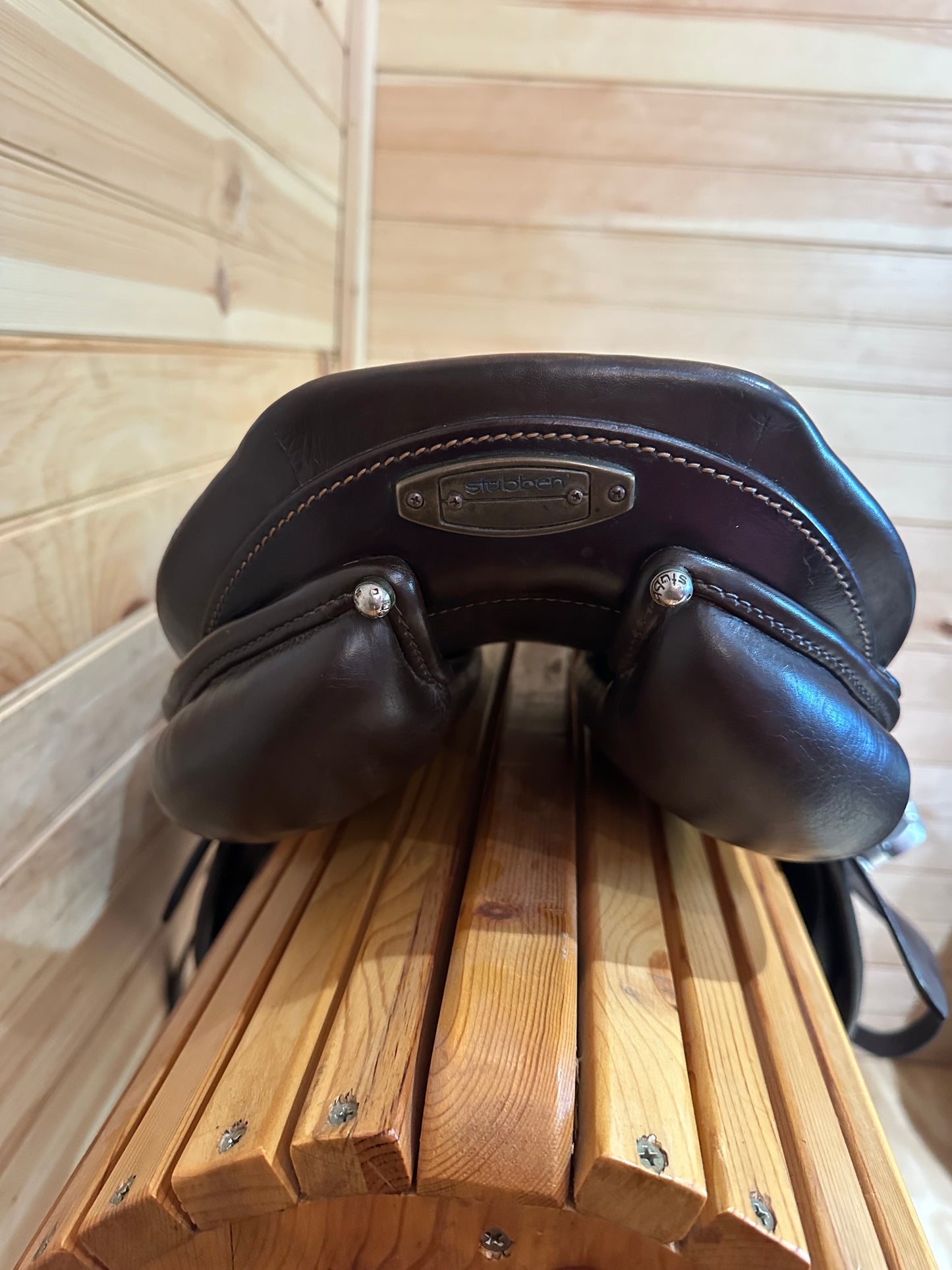 17.5” Stubben Genesis Deluxe CC Jumping Saddle (31cm)
