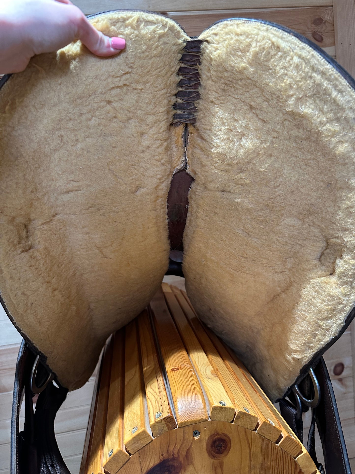 16” Circle Y Round Skirt Western Trail Saddle Model 2126