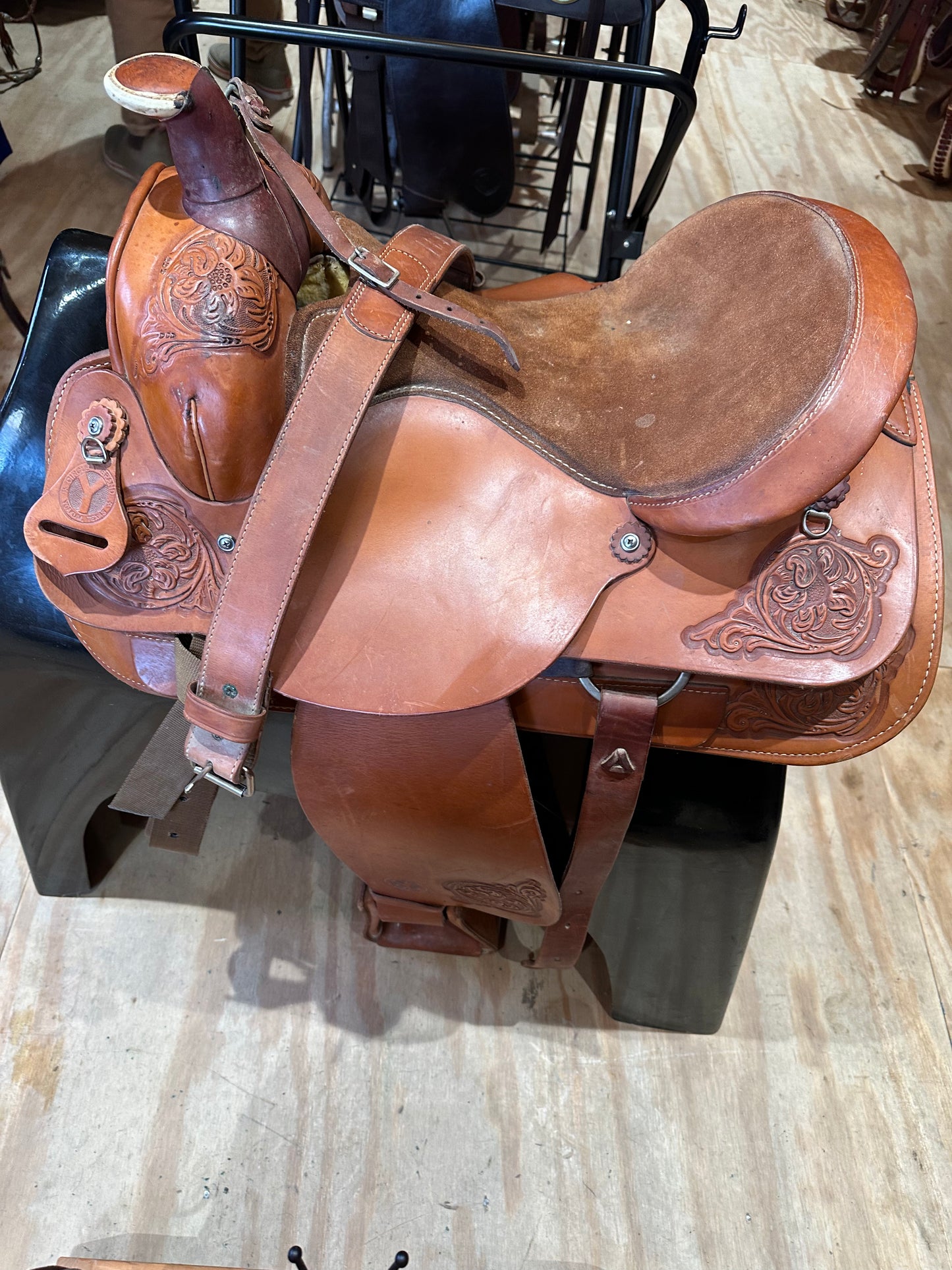 15.5” Circle Y Western Roping Saddle Model 3767