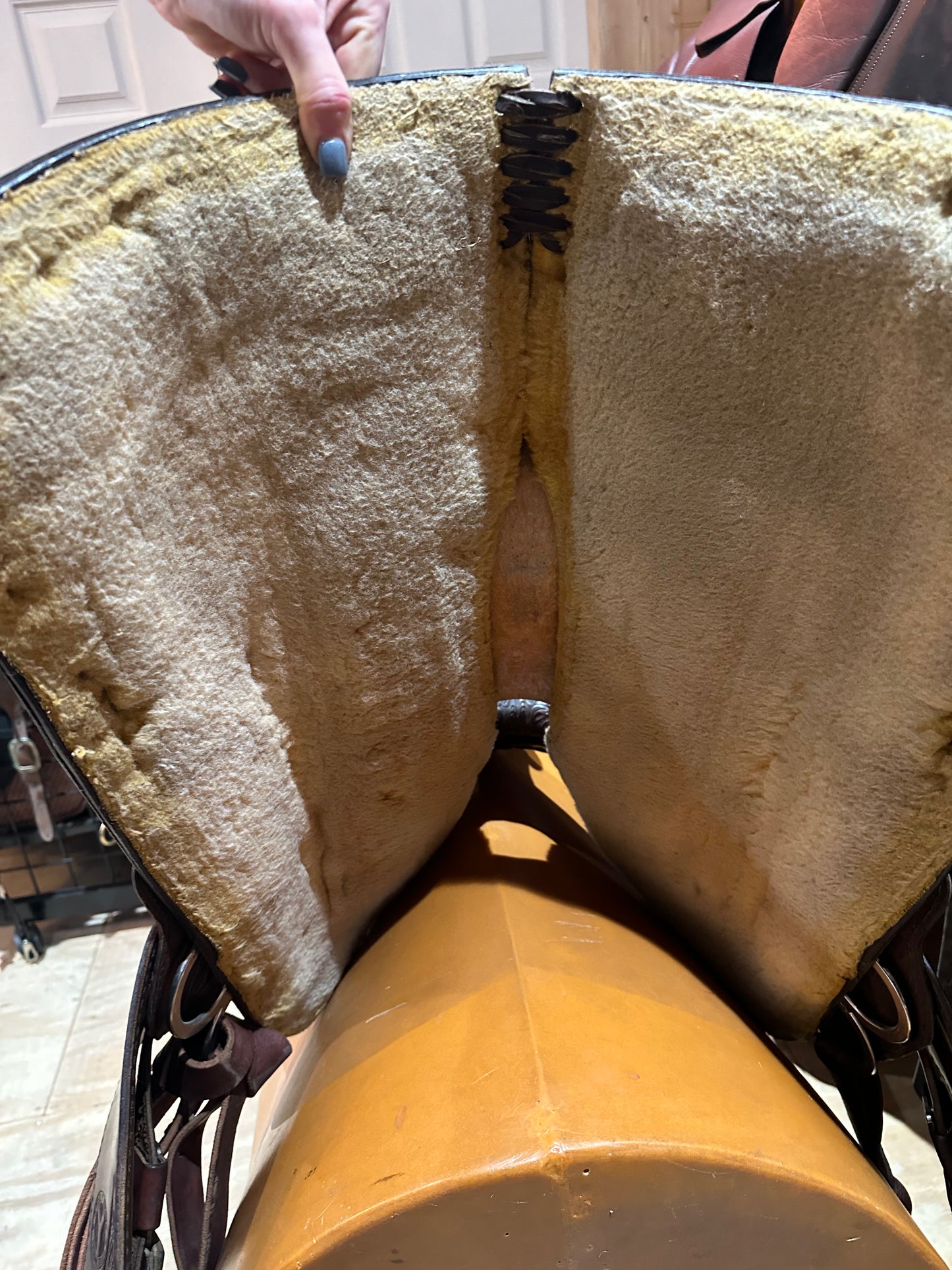 16” Circle Y Equitation Western Show Saddle Model 3974