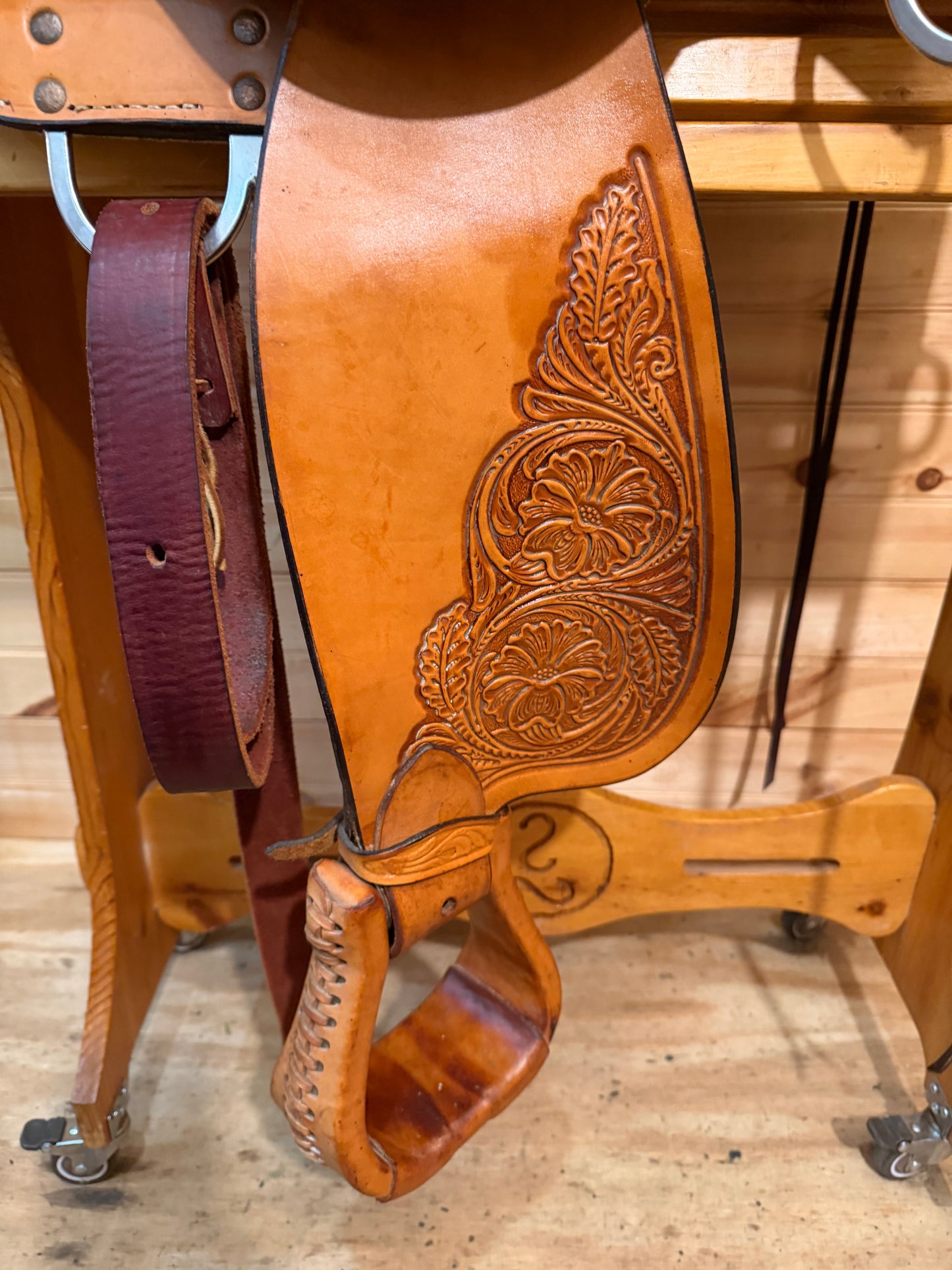 16” Circle Y High Horse Round Rock Gaited Western Trail Saddle Model 6870 (2015)