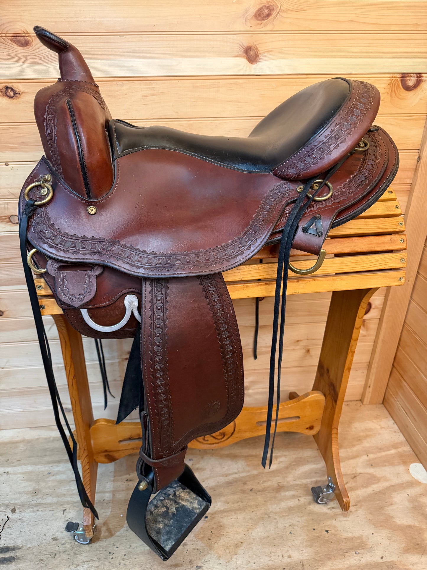17” Circle Y Yosemite SupeRide Gaited Trail Saddle Model 3875