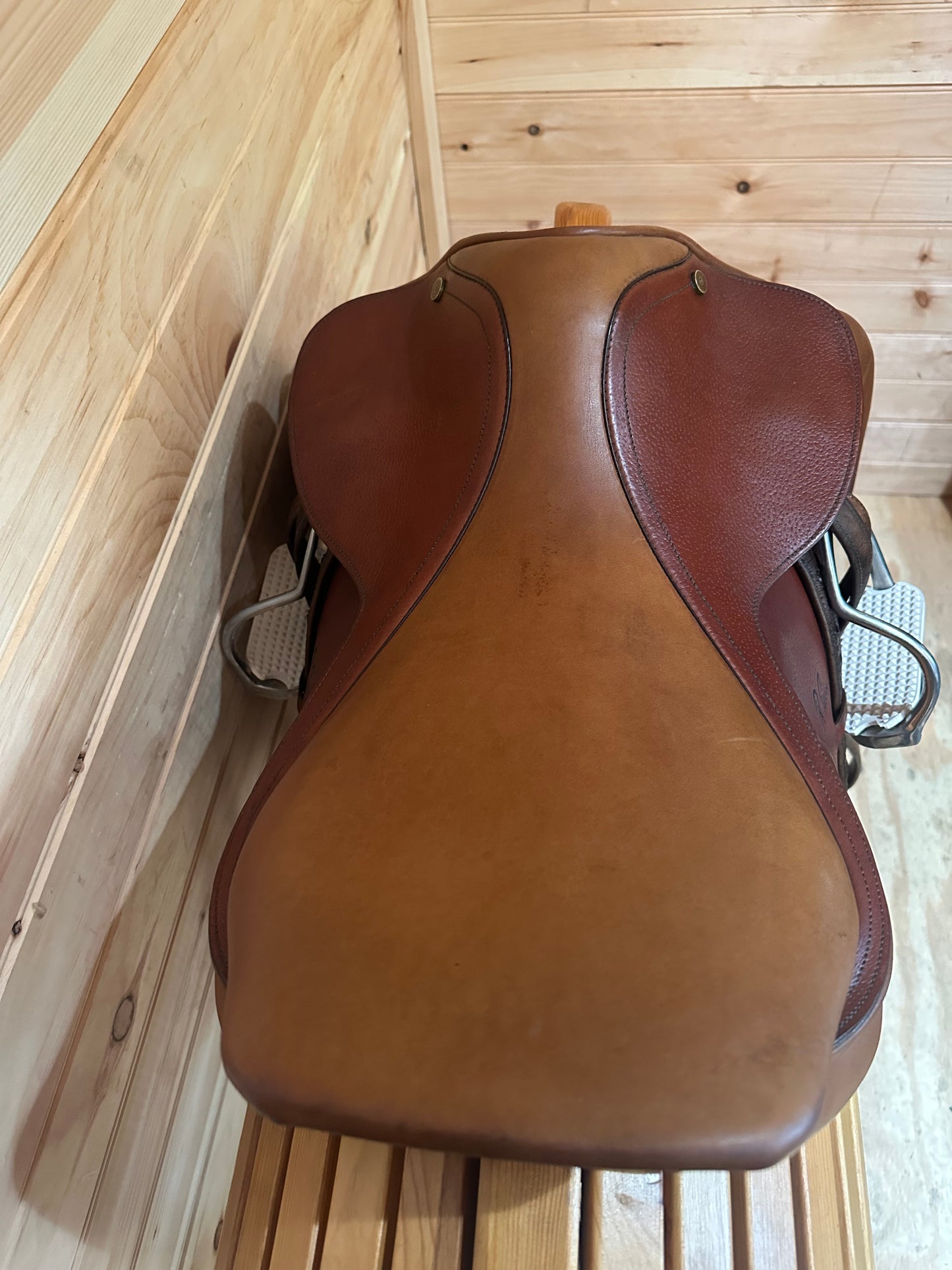 17” Pessoa Close Contact Jumping Saddle