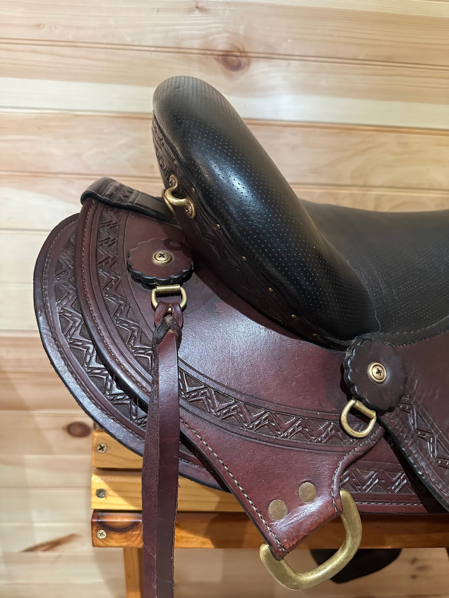 18” Big Horn Sil-Cush Flex Endurance trail saddle Model 1685.8