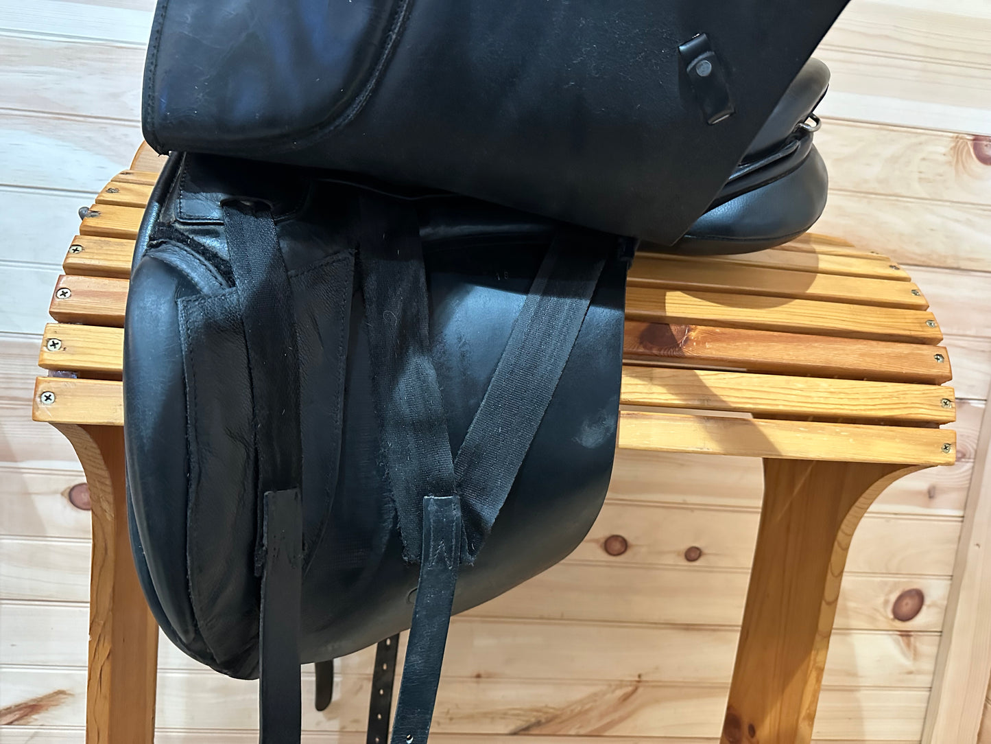 18” Duett Bravo Dressage Saddle (XW 36)