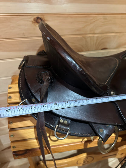16.5” Circle A American Saddlery Endurance Trail Saddle Model 802