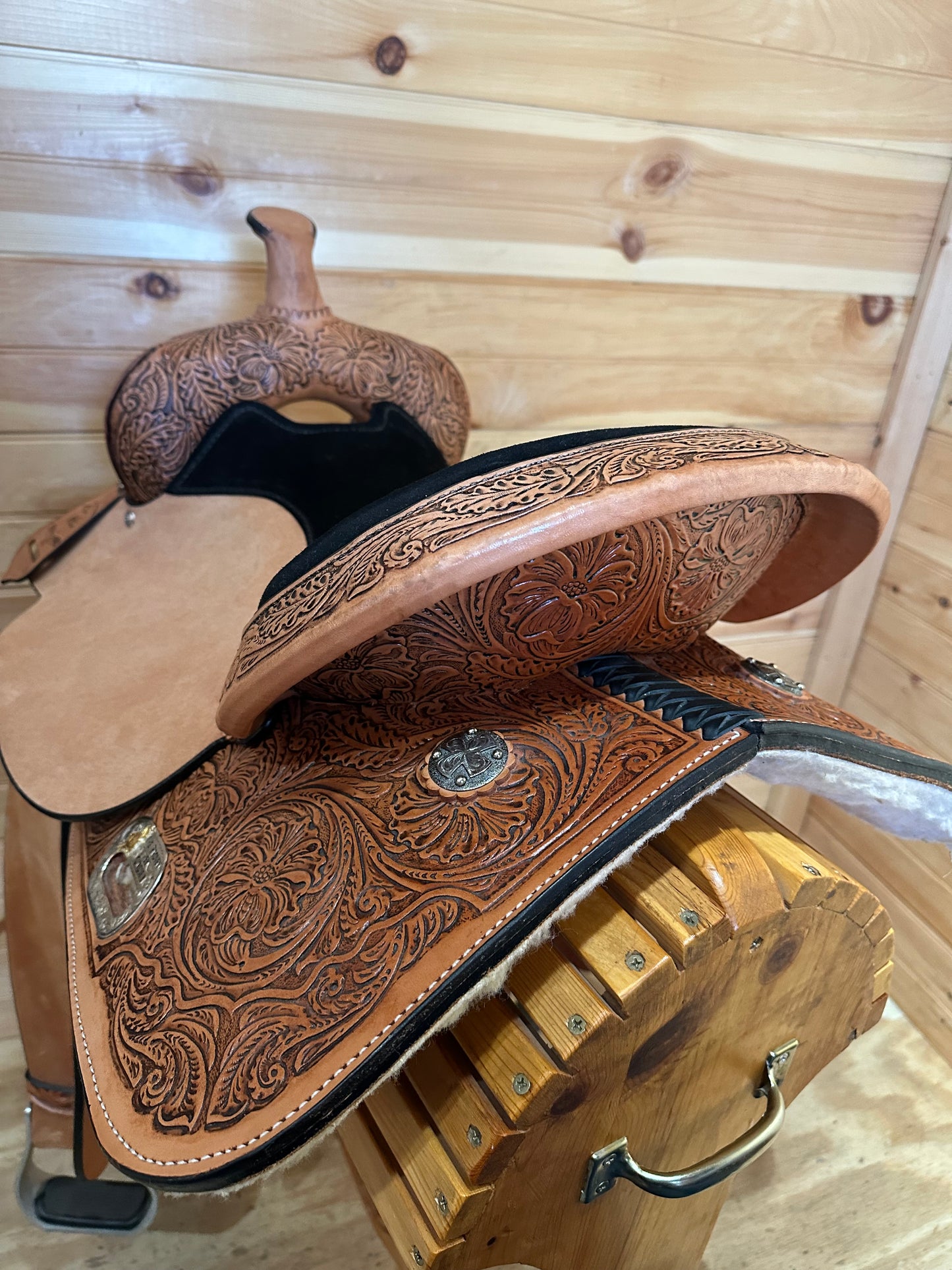 17” Circle Y The Proven Mansfield Western Barrel Saddle Model 6221