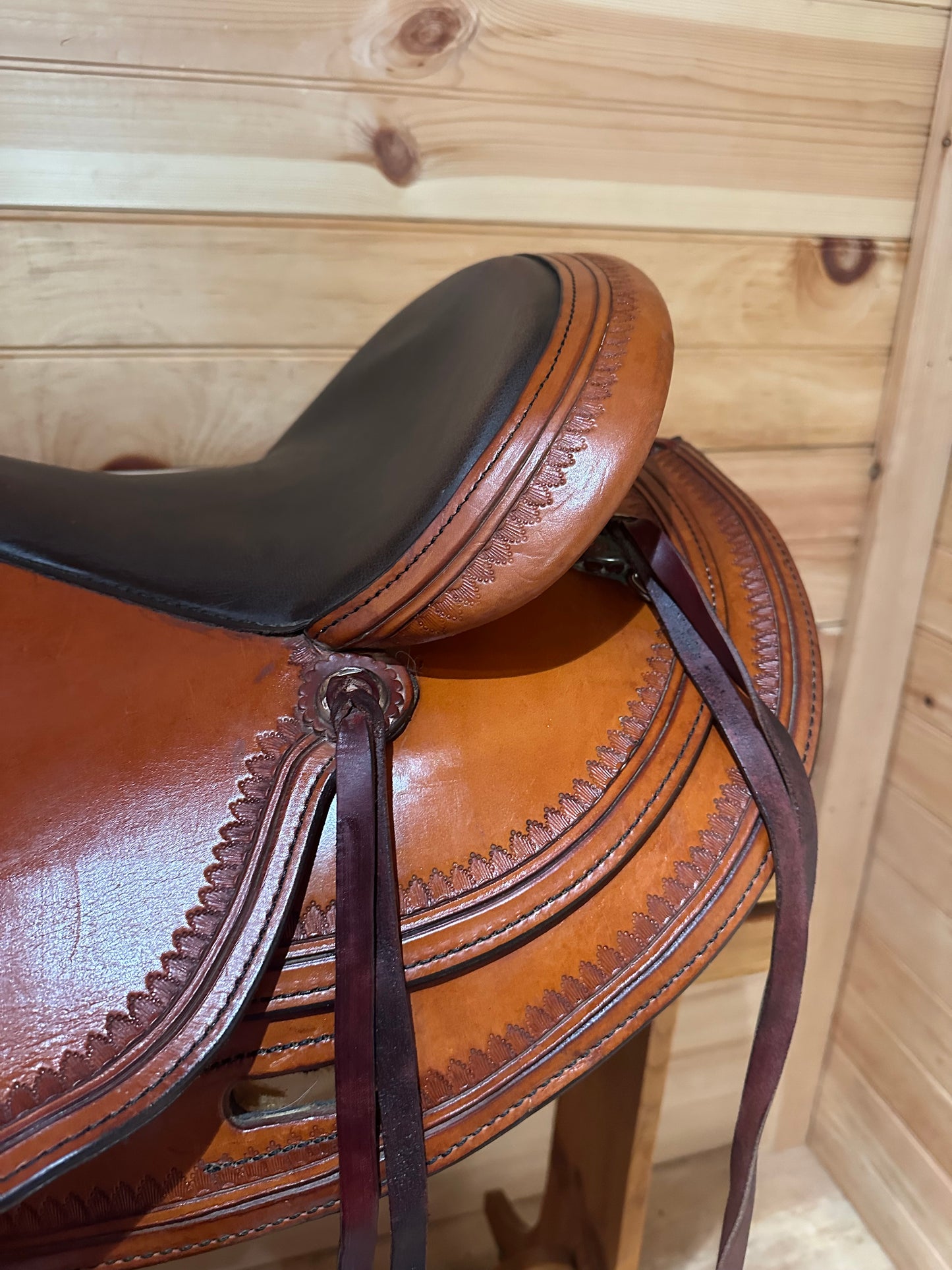 16” Circle Y Omaha Flex-Lite Round Skirt Western Trail Saddle Model 1554