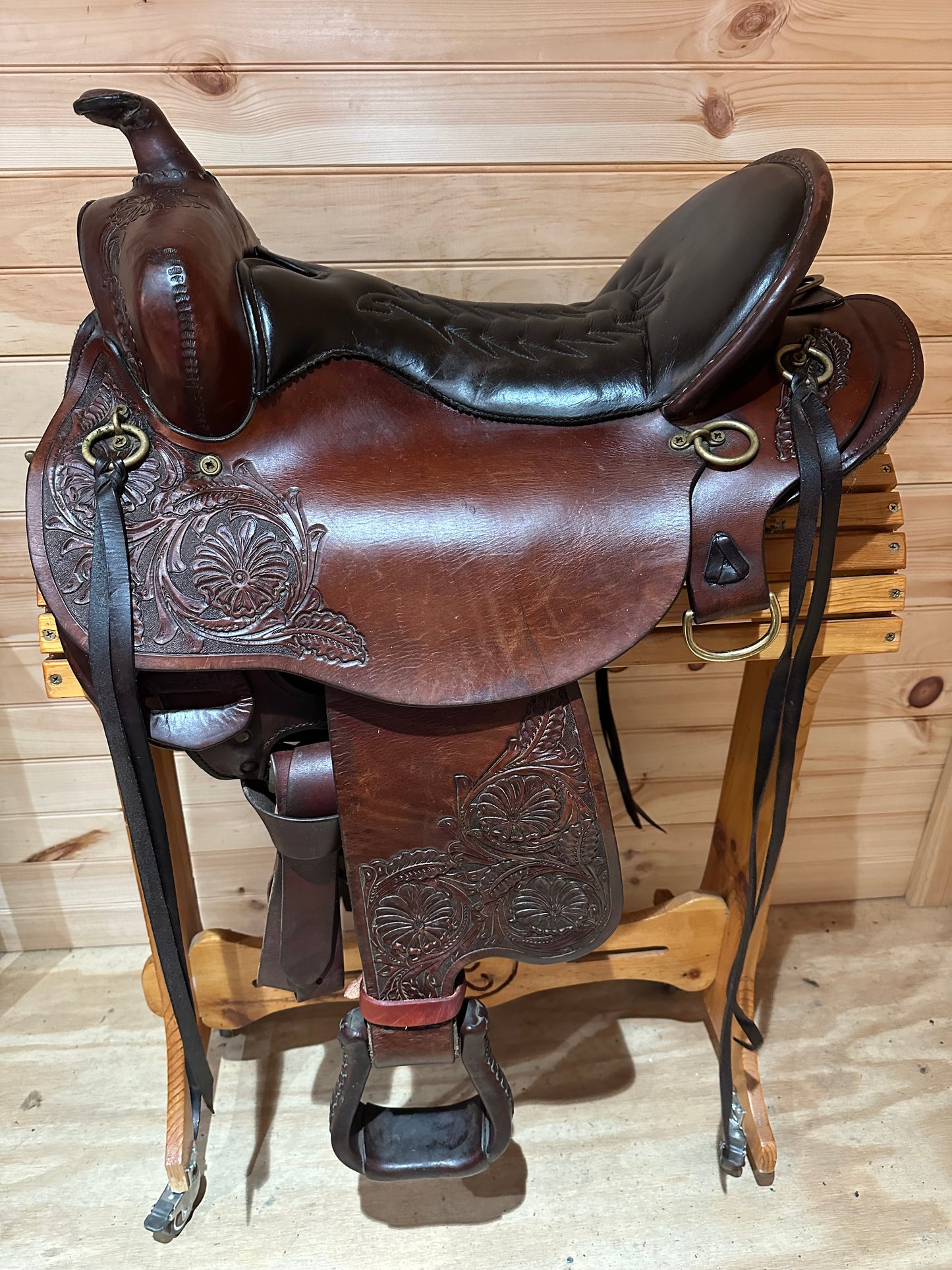 16.5” Reinsman SureTrail Western Trail Saddle