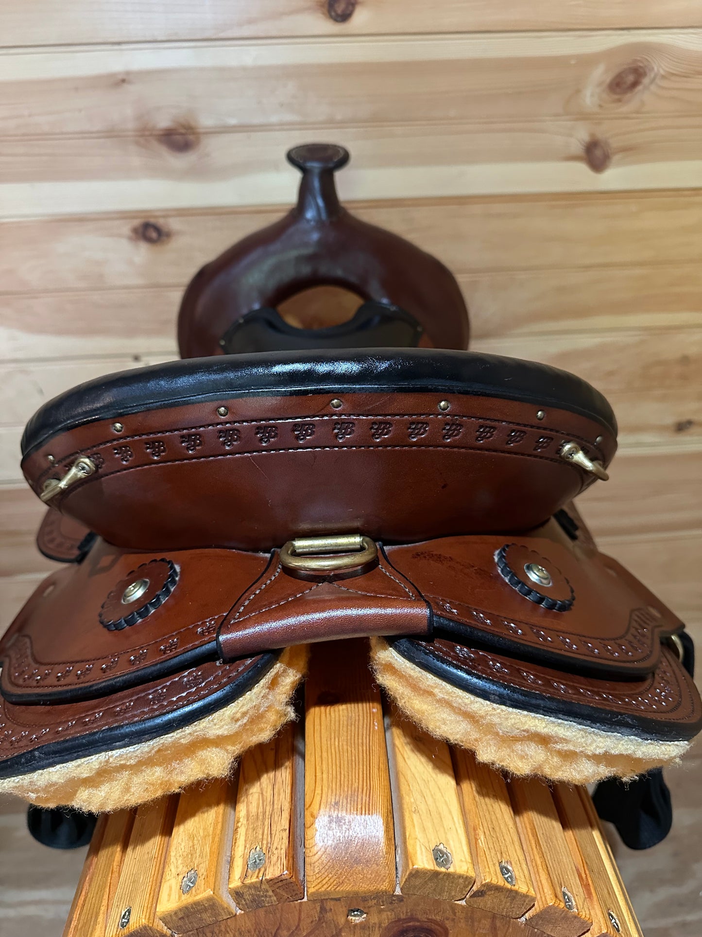16” Imus 4Beat Gaited Western Trail Saddle