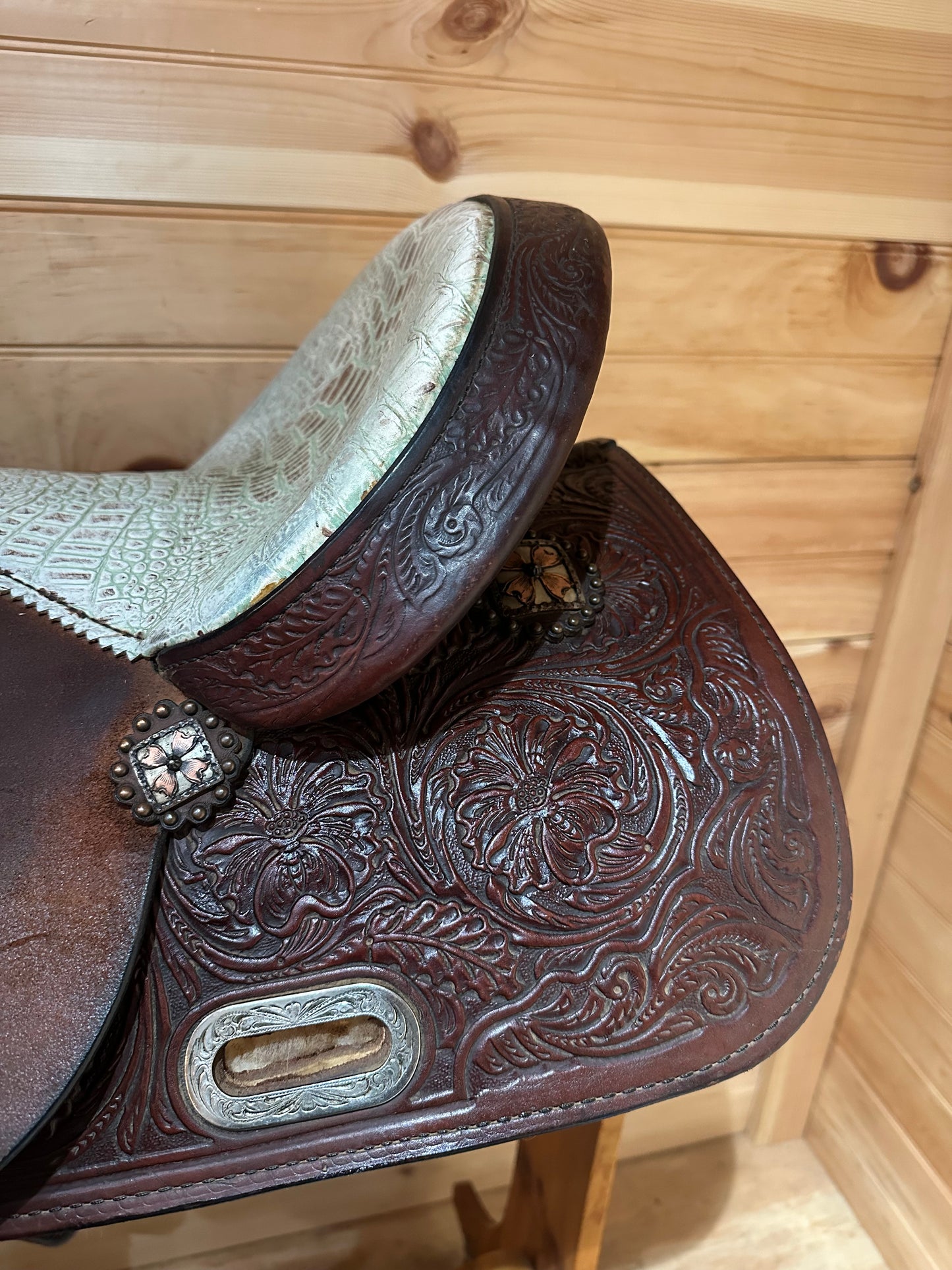 15” Circle Y High Horse RunAway Gator Barrel Saddle Model 6223