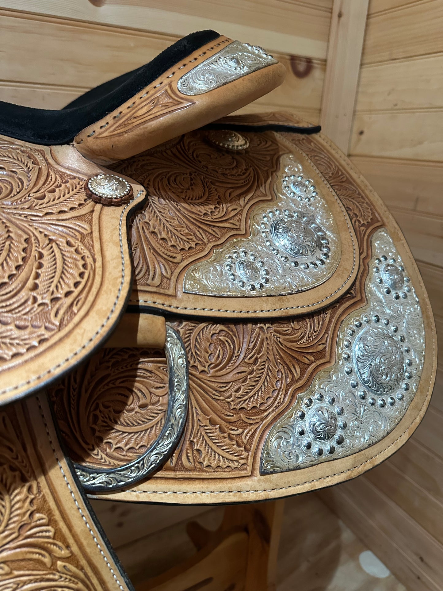 14.5” Circle Y Flex2 Silver Leaf Western Show Saddle Model 2836