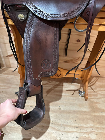 16” Circle Y Flagstaff Flex-Lite Western trail saddle Model 1571