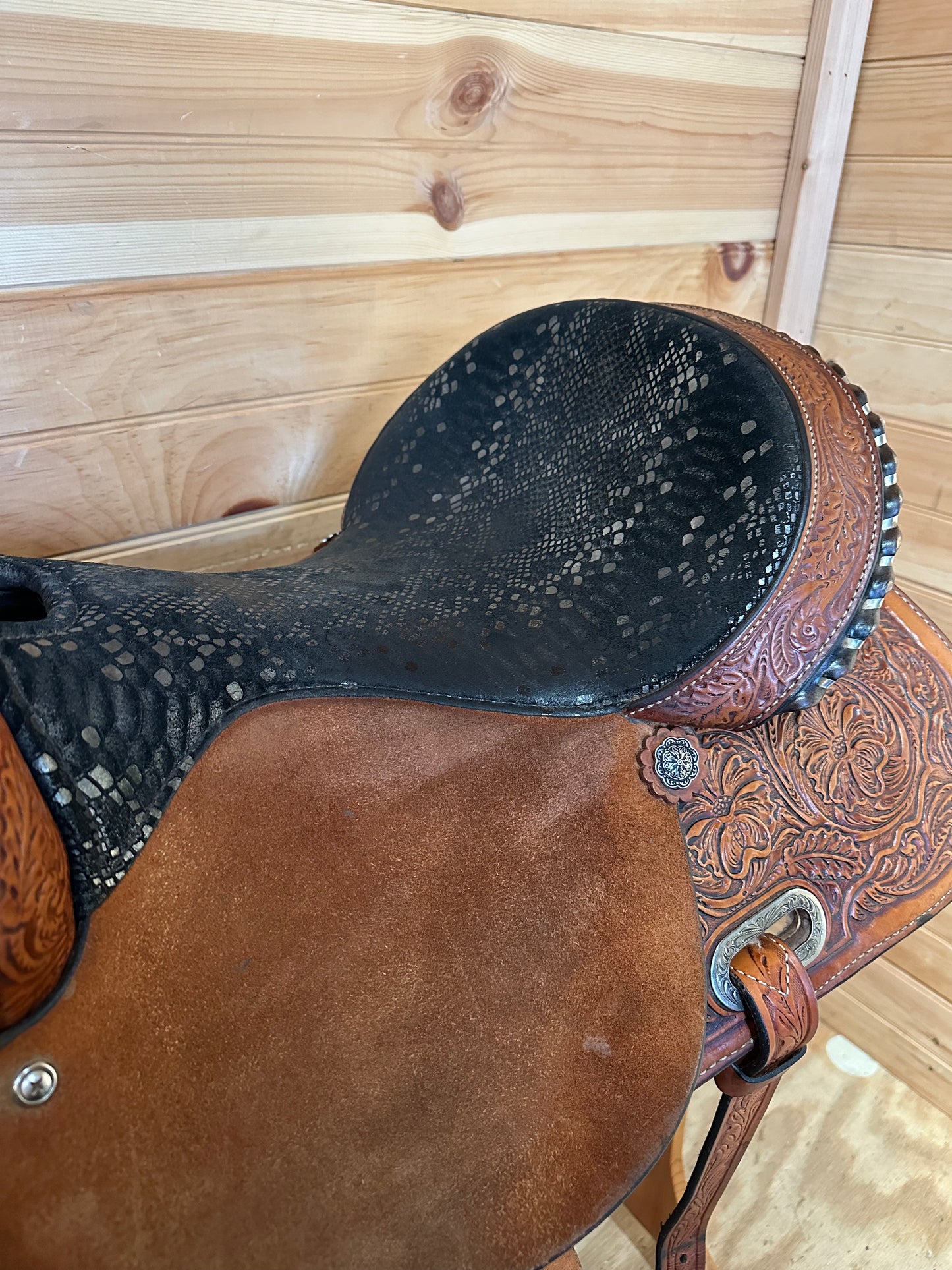 16” Circle Y High Horse Jewel Western Barrel Saddle Model 6224 (2017)