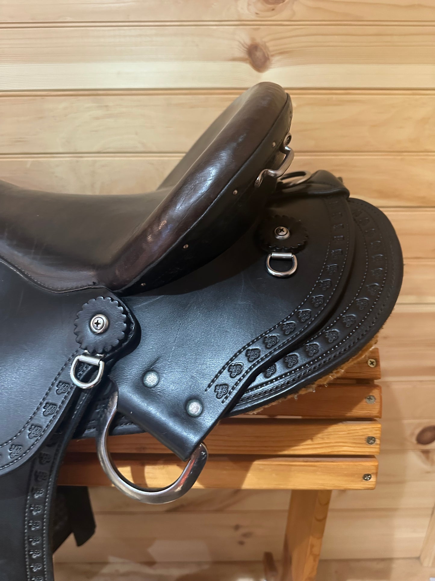 16” Imus 4-Beat Endurance Trail Saddle