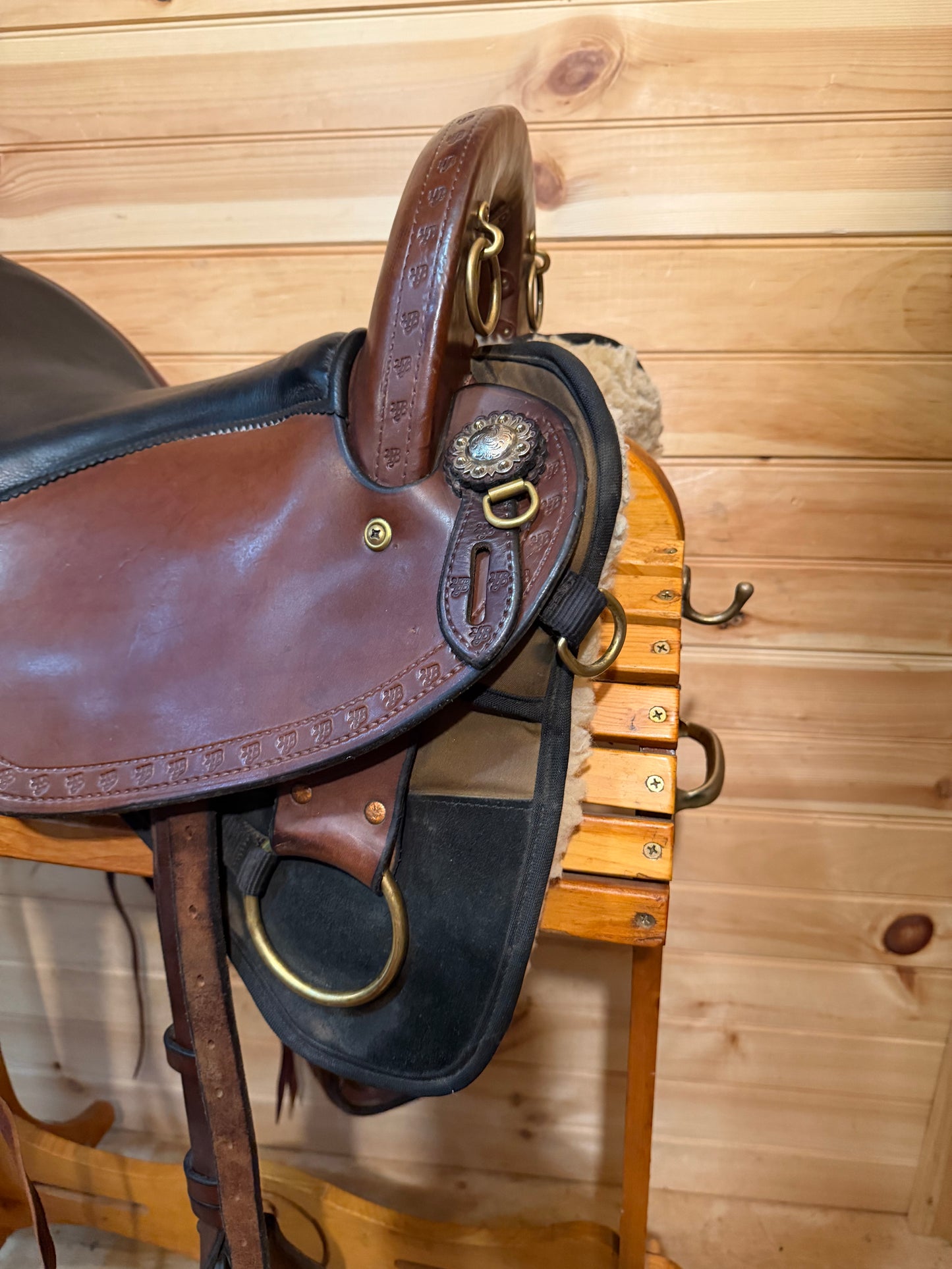 15” Imus 4-Beat Elite Gaited Endurance Trail Saddle & Matching Breast Collar