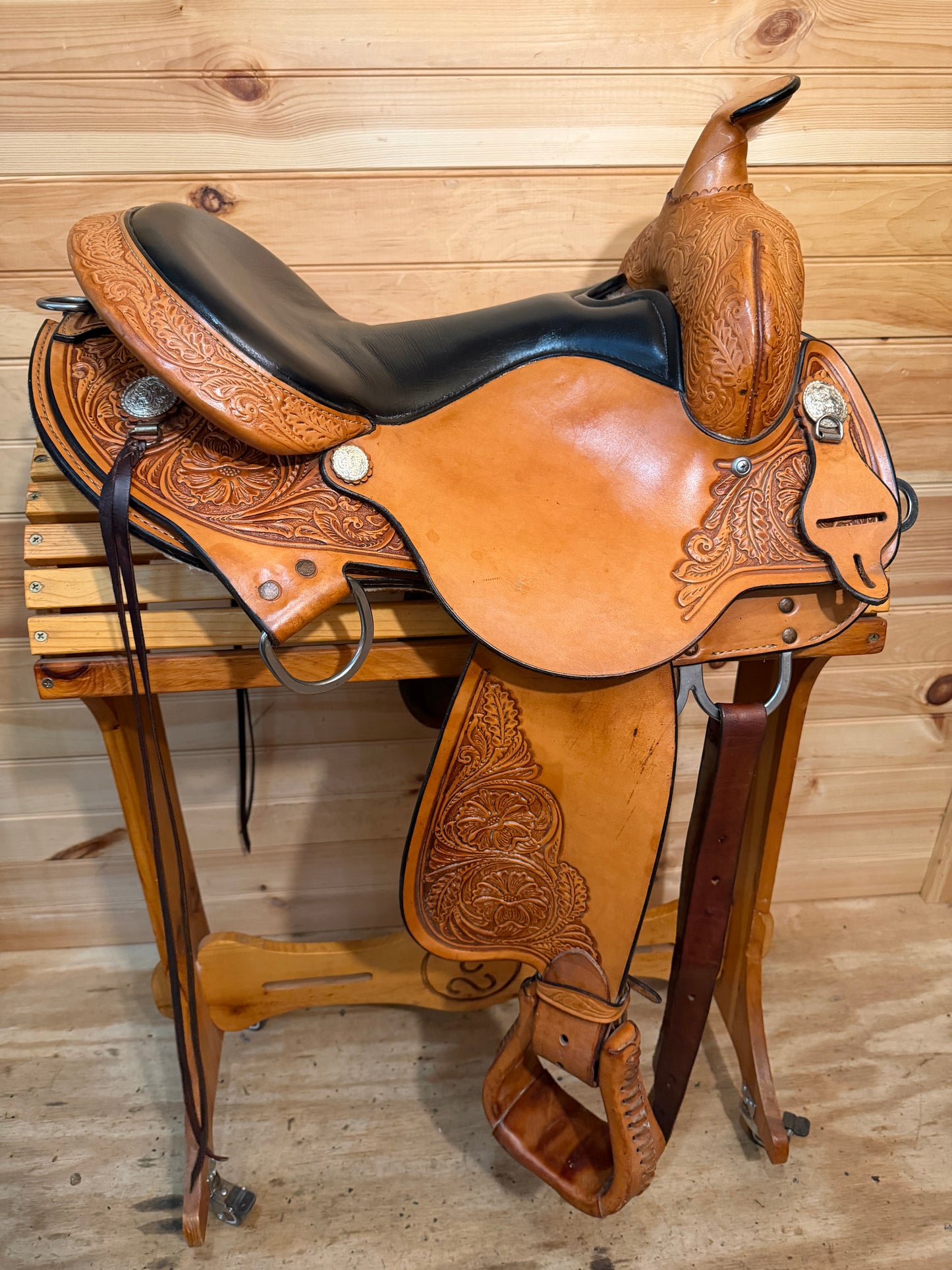 16” Circle Y High Horse Round Rock Gaited Western Trail Saddle Model 6870 (2015)